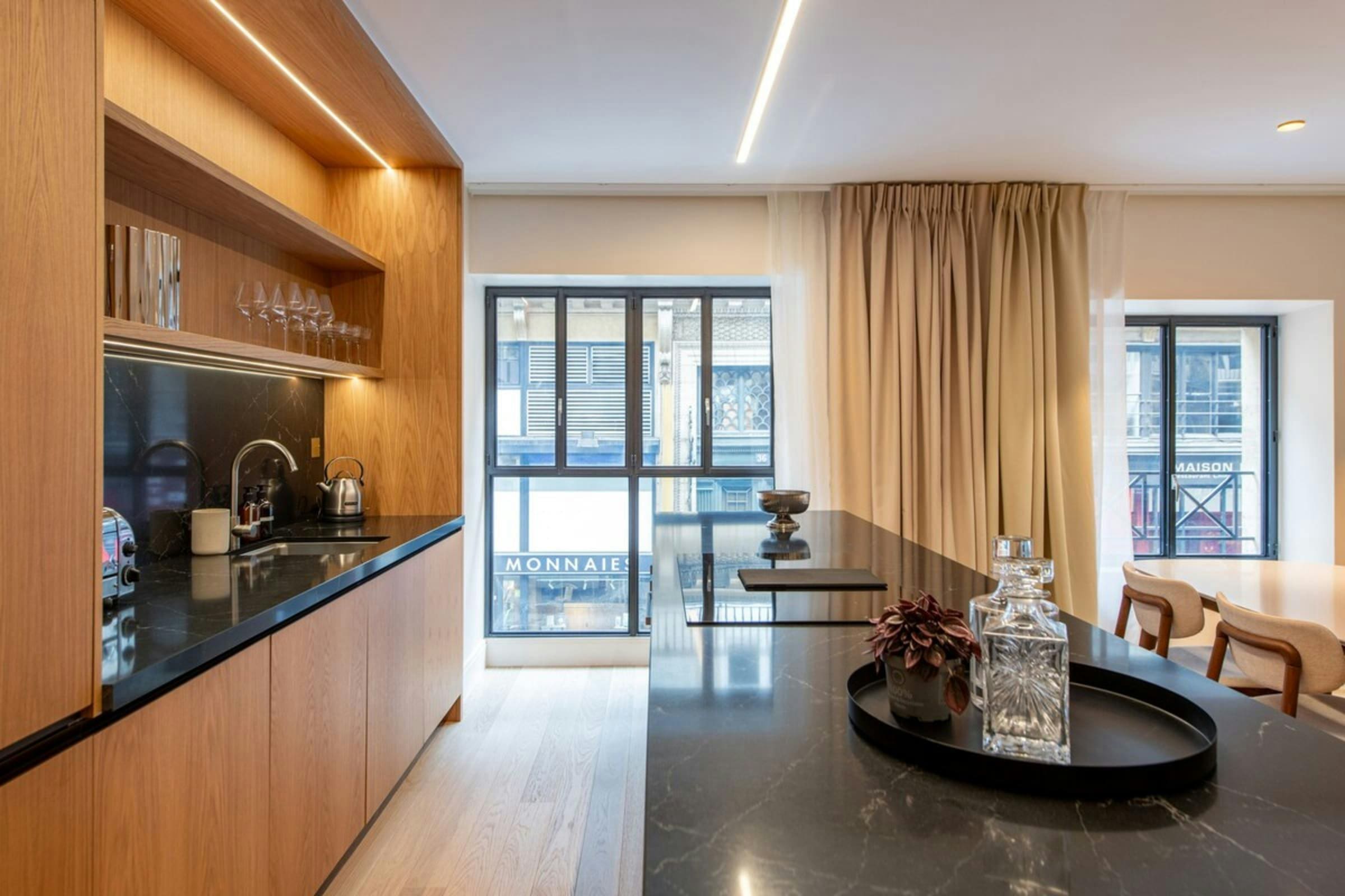 Château Faubourg Paris: Luxury 2-Bedroom Apartment with Sauna, Grands Boulevards Paris