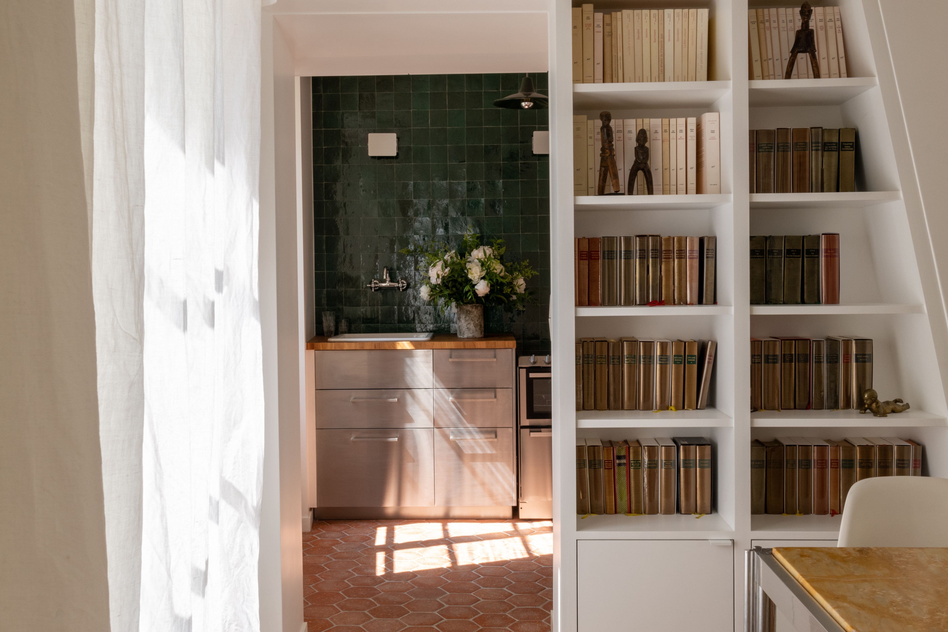 Château Flore Saint Germain: Elegant 2-Bedroom Apartment with Family-Friendly Features, Saint Germain des Prés – Odéon