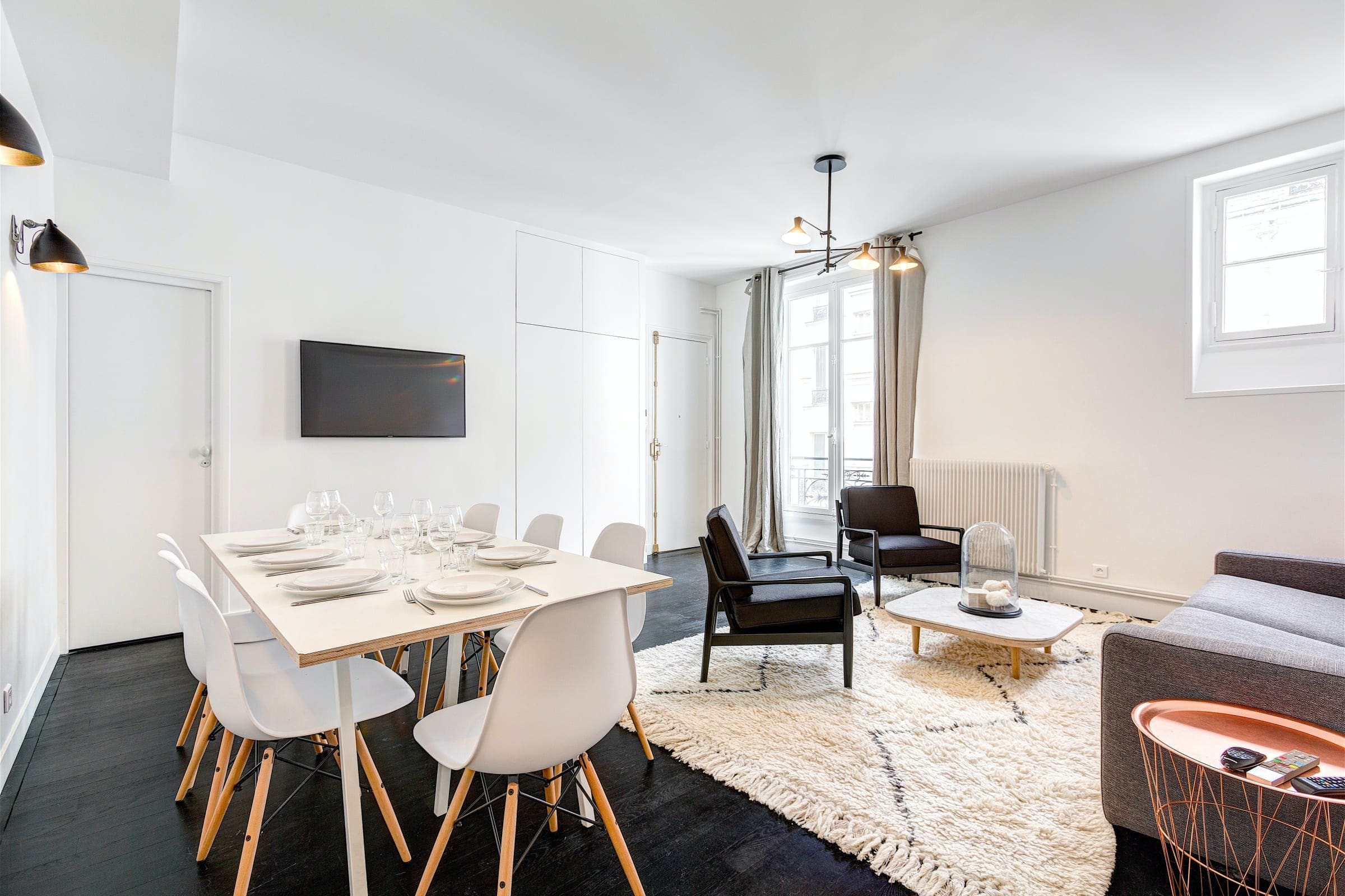 Château Galeries Paris: Elegant 3-Bedroom Apartment with Air-Con, Grands Boulevards