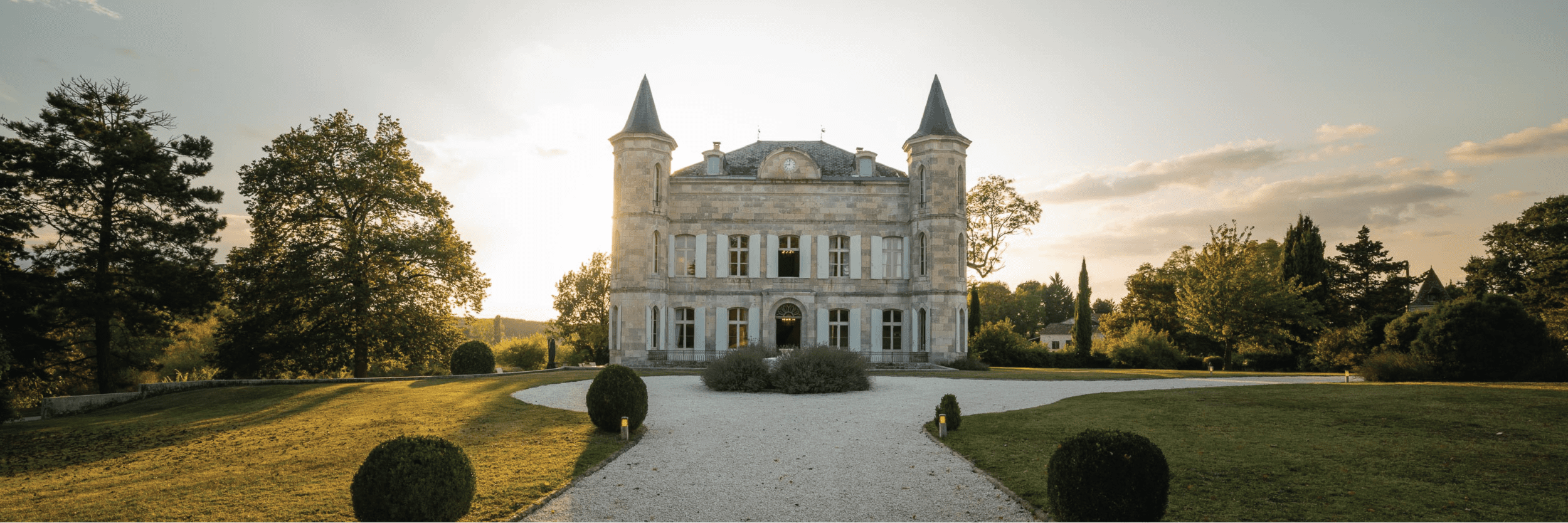 Château Garonne Agen: Spacious 8-Bedroom Chateau with Pool and Lake, Lot-et-Garonne