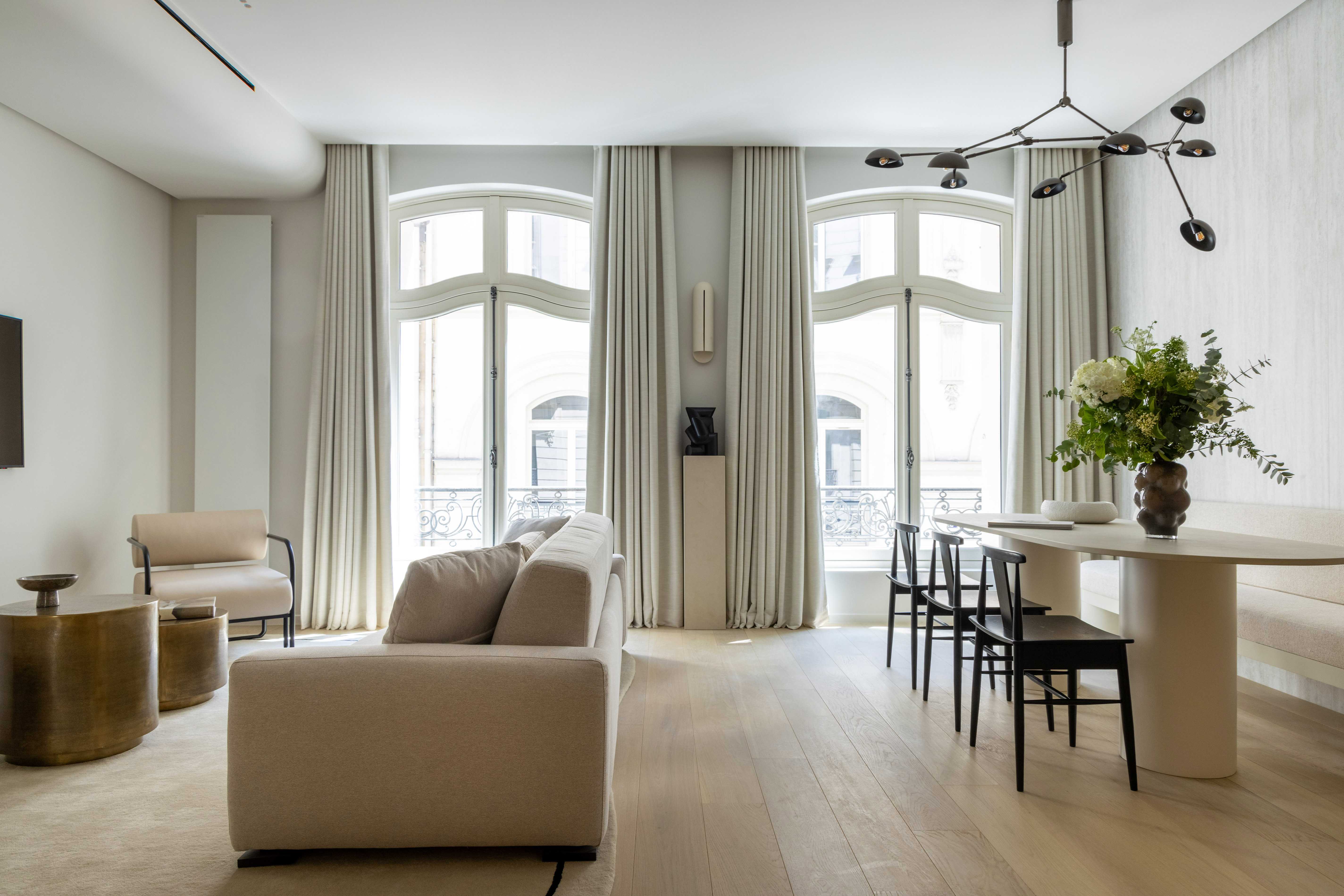 Château Haussmann Madeleine: Sophisticated 2-Bedroom Apartment with En-Suite Bathrooms, Opéra – Madeleine, Paris