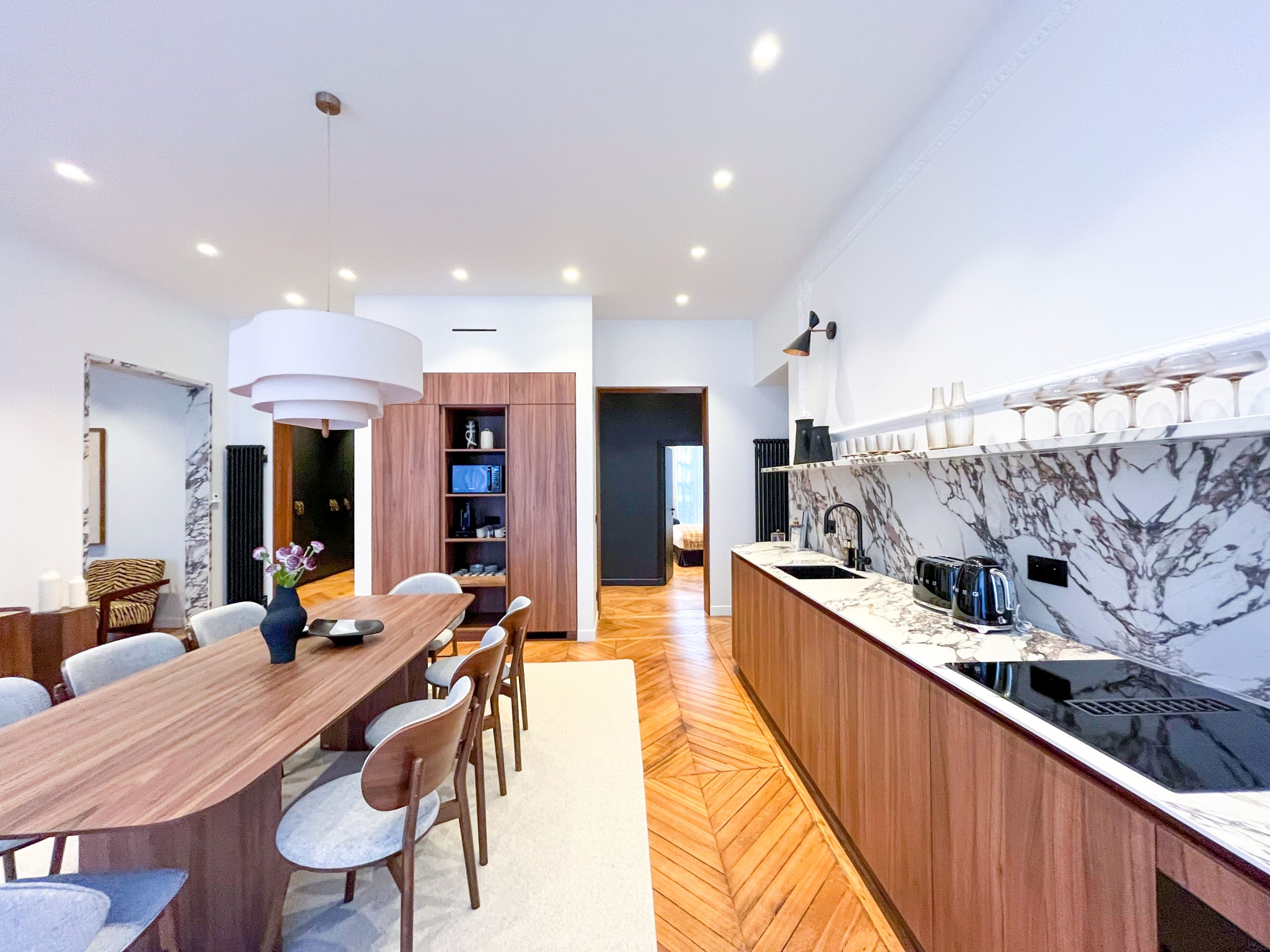 Château Haussmann Monceau: Stunning 4-Bedroom Luxury Apartment with Family-Friendly Features, Paris