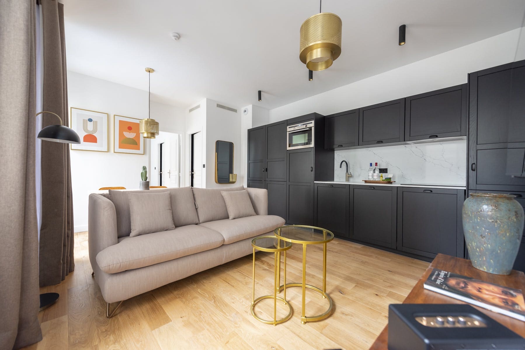 Château Haussmann Paris Arc de Triomphe – Champs-Élysées 11: Luxury 1-Bedroom Apartment with Haussmann Charm, Arc de Triomphe – Champs-Élysées