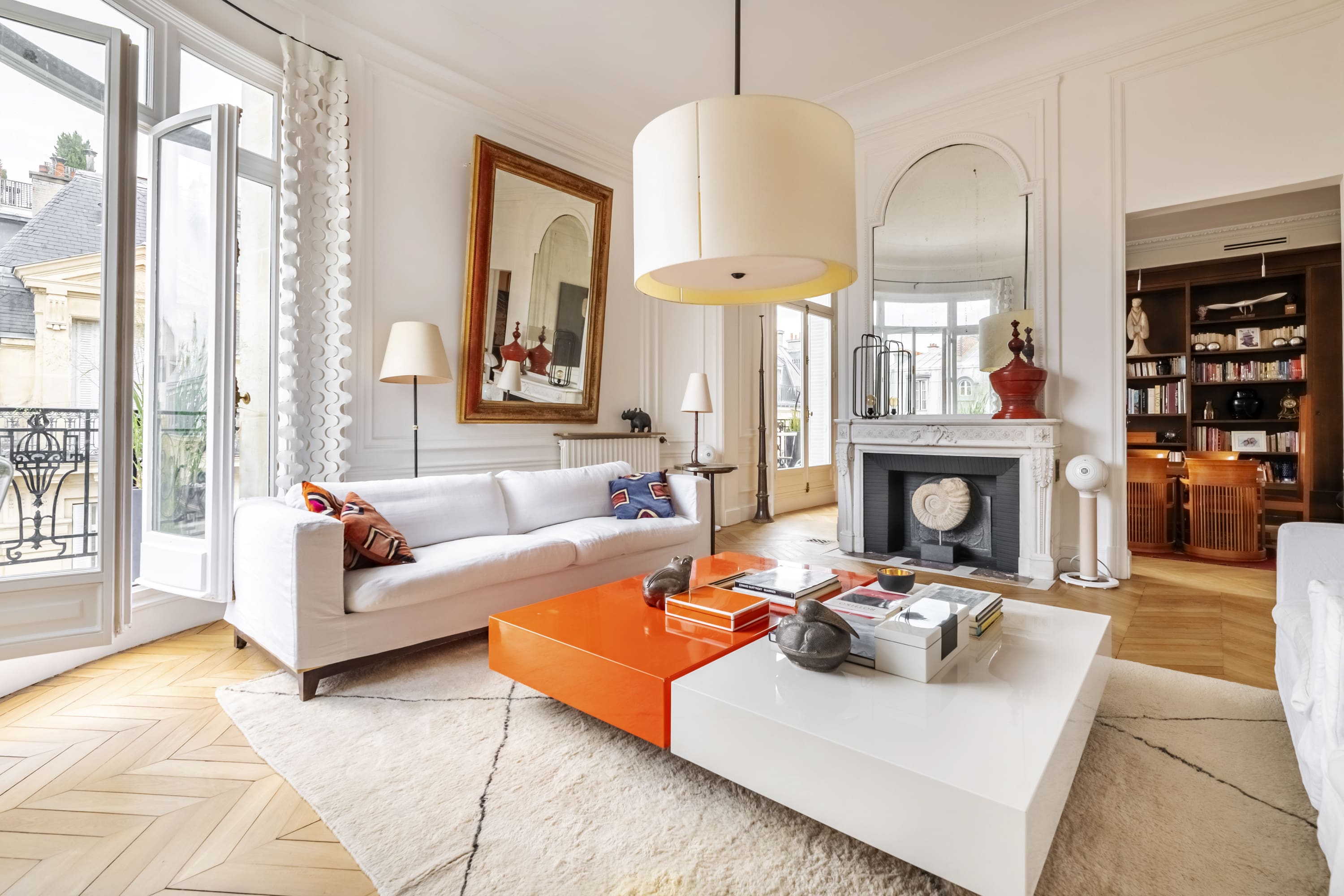 Château Haussmann Trocadéro: Luxurious 3-Bedroom Apartment with Balconies, Trocadéro Paris