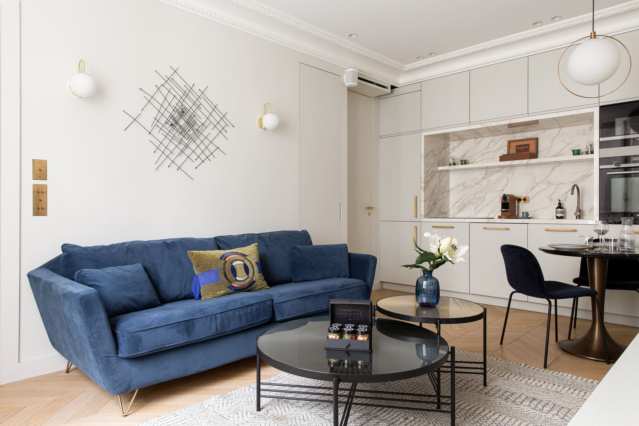 Château Haussmannien Paris Arc de Triomphe – Champs-Élysées 4: Chic 1-Bedroom Luxury Apartment with Air-Con, Paris