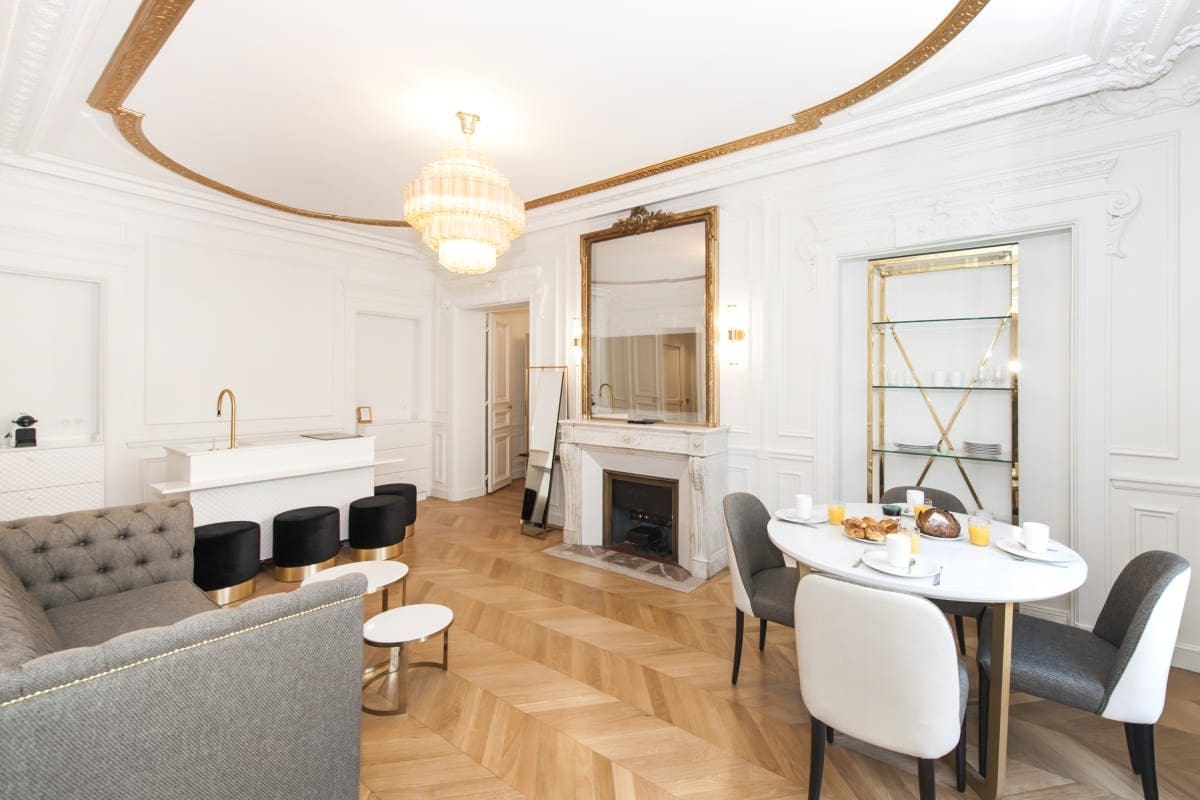 Château Haussmannien Paris Opéra – Madeleine – Grands Magasins: Elegant 2-Bedroom Luxury Apartment with Central Location, Paris