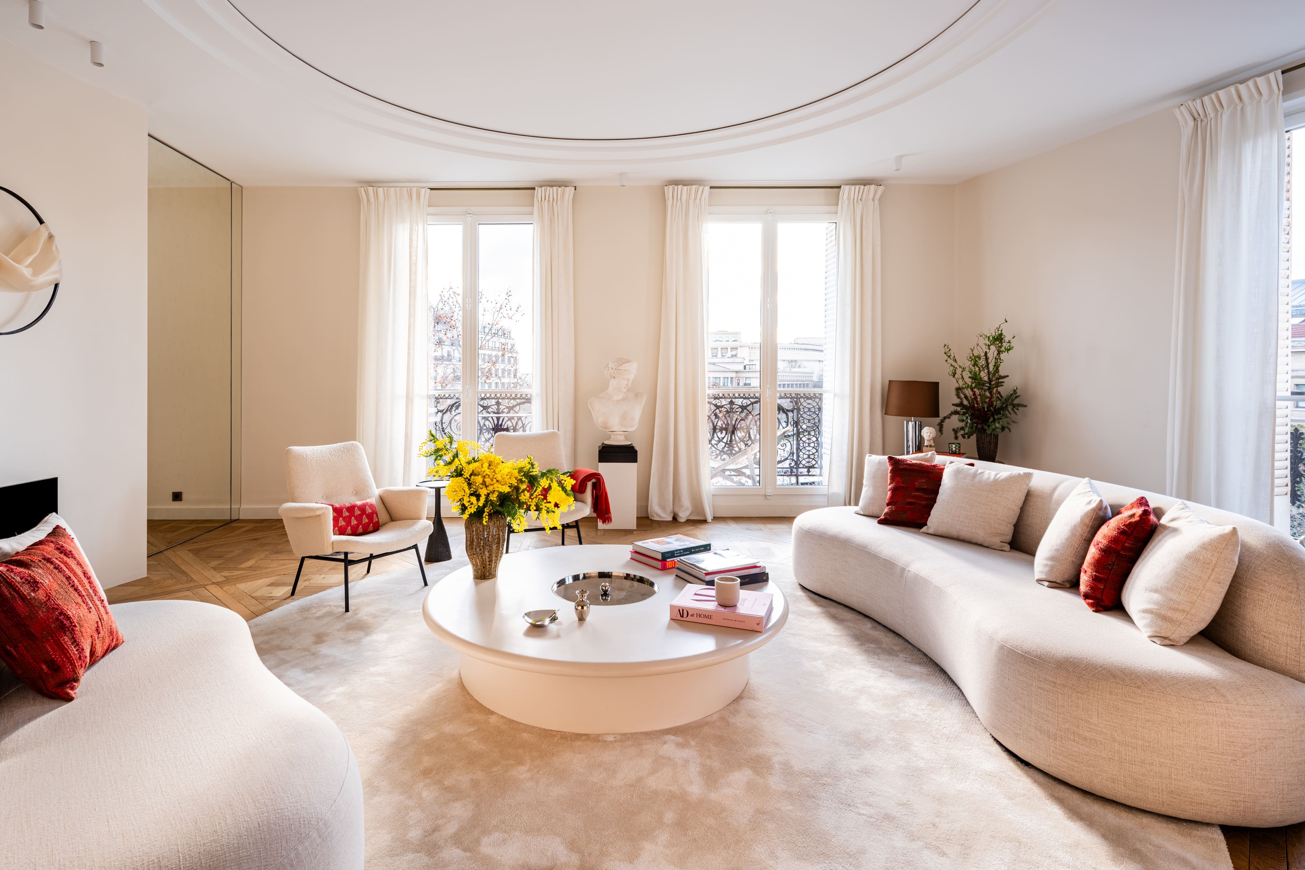 Château Iéna Trocadéro: Elegant 2-Bedroom Apartment with Iconic Eiffel Views, Trocadéro