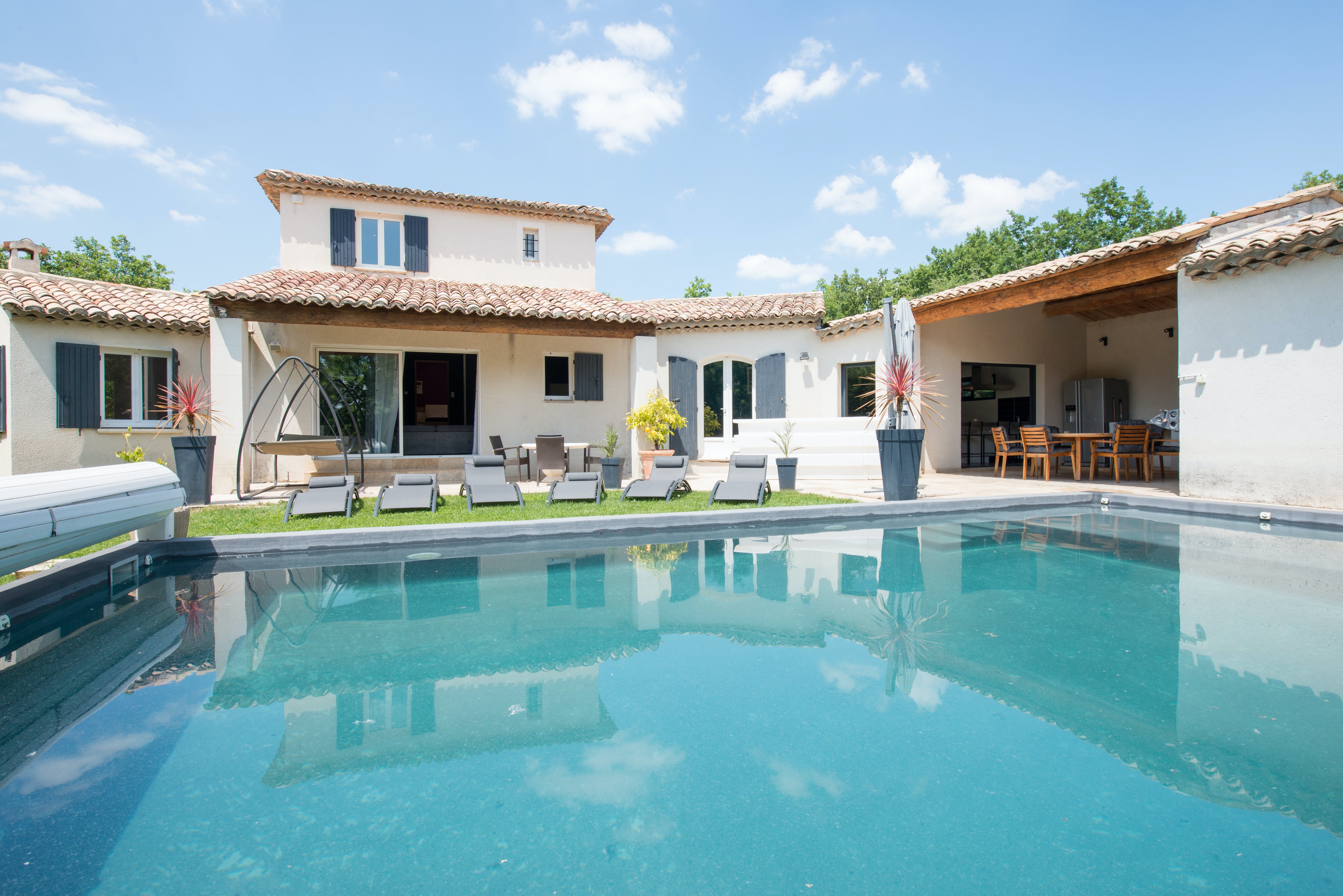 Château Lavandou Grignan: Luxury 4-Bedroom Apartment with Private Pool in Countryside, Drôme