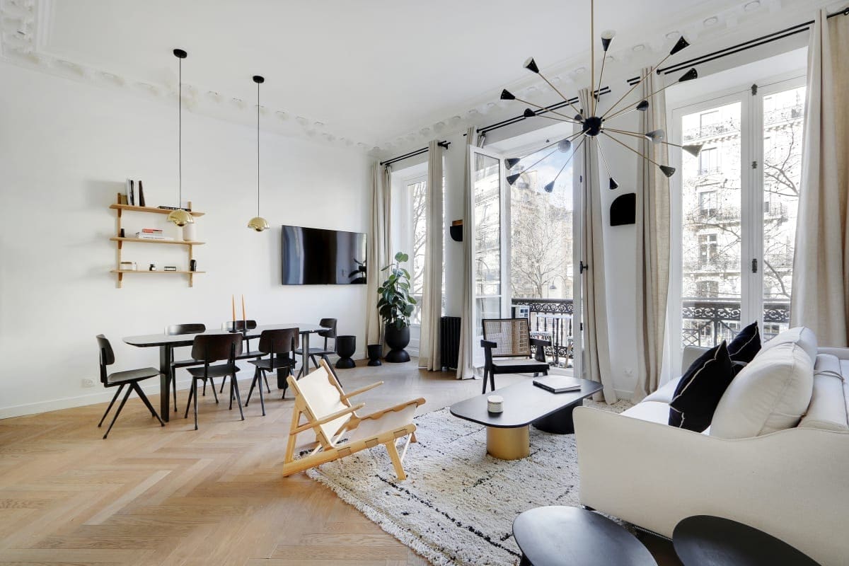 Château Lumière Paris Grands Boulevards 3: Elegant 2-Bedroom Luxury Apartment with Balcony, Grands Boulevards