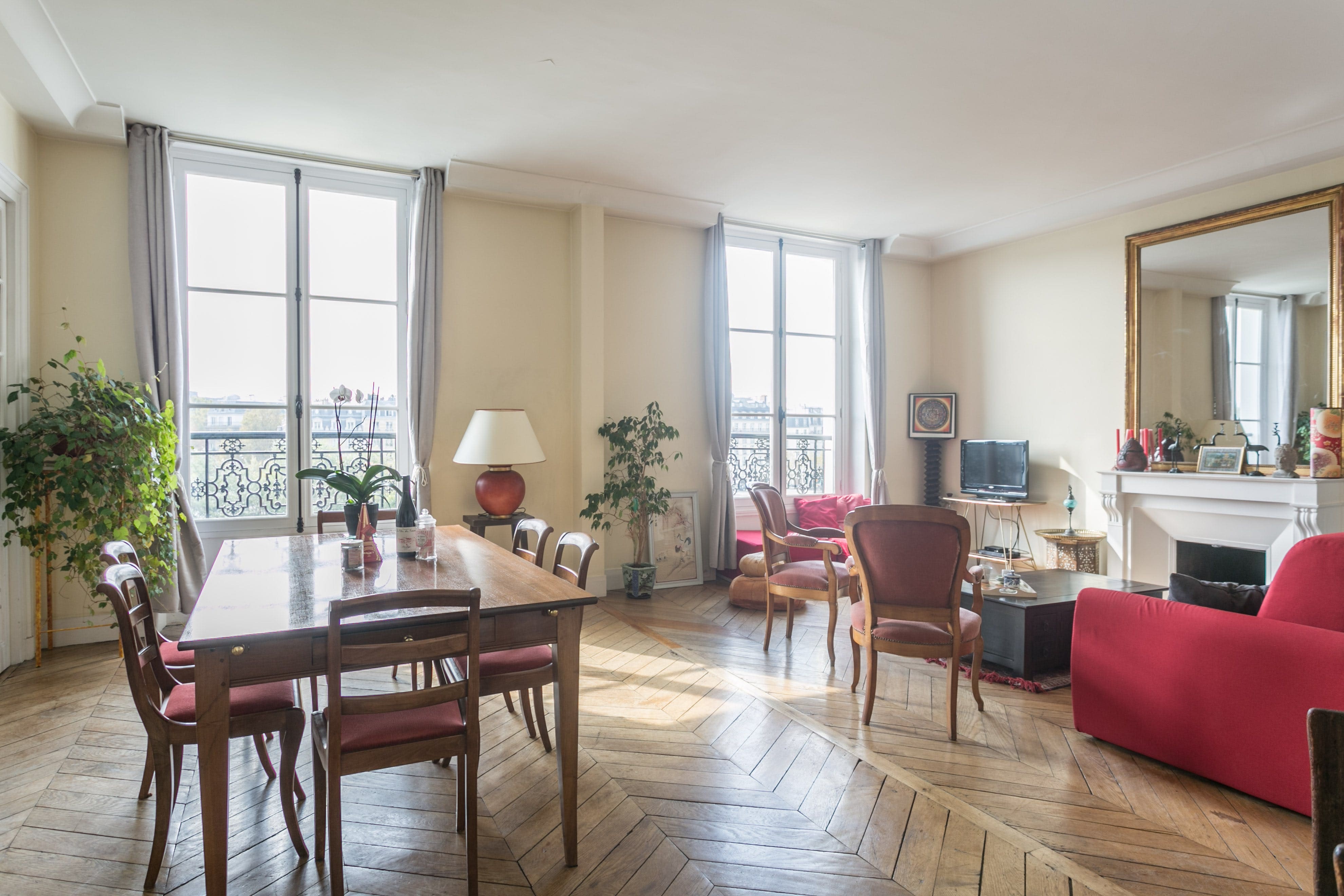 Château Lutetia Paris Île Saint Louis: Elegant 2-Bedroom Apartment with Seine Views, Île Saint Louis