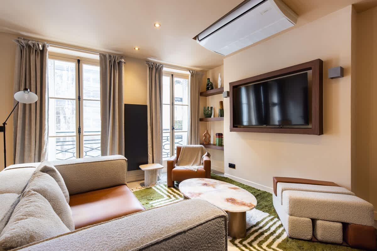 Château Lutetia Paris: Luxury 5-Bedroom Townhouse for Family Stays, Île de la Cité