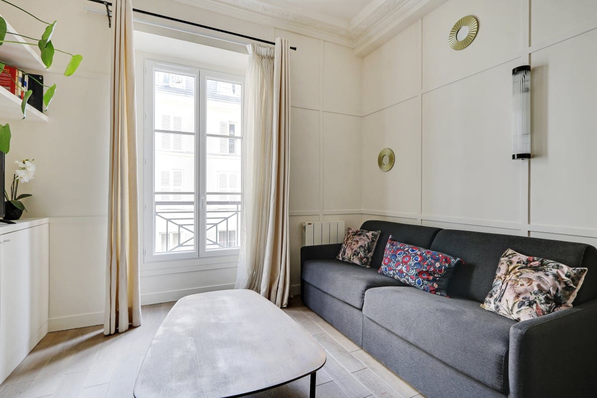 Château Madeleine Paris Opéra – Madeleine – Grands Magasins 8: Elegant 2-Bedroom Apartment Rental with Family Features, Opéra Madeleine, Paris