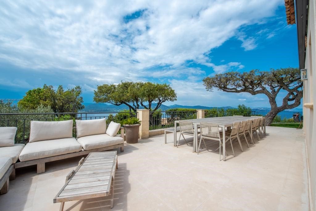 Château Maïa Saint-Tropez: Spacious 5-Bedroom Apartment with Seaview and Pool, Saint-Tropez