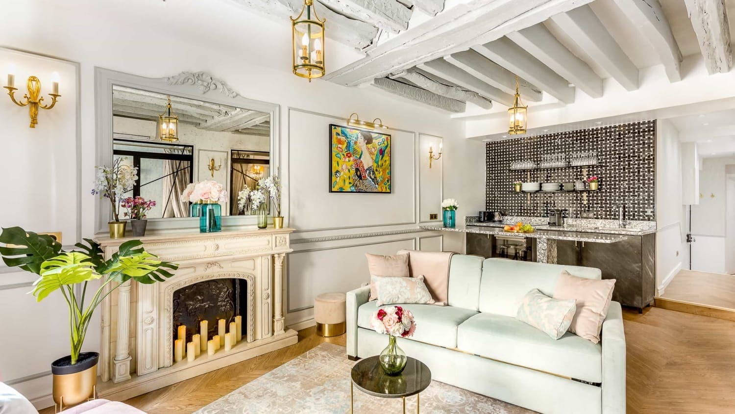 Château Marais Paris Île de la Cité: Luxury 4-Bedroom Apartment with Historic Charm, Île de la Cité