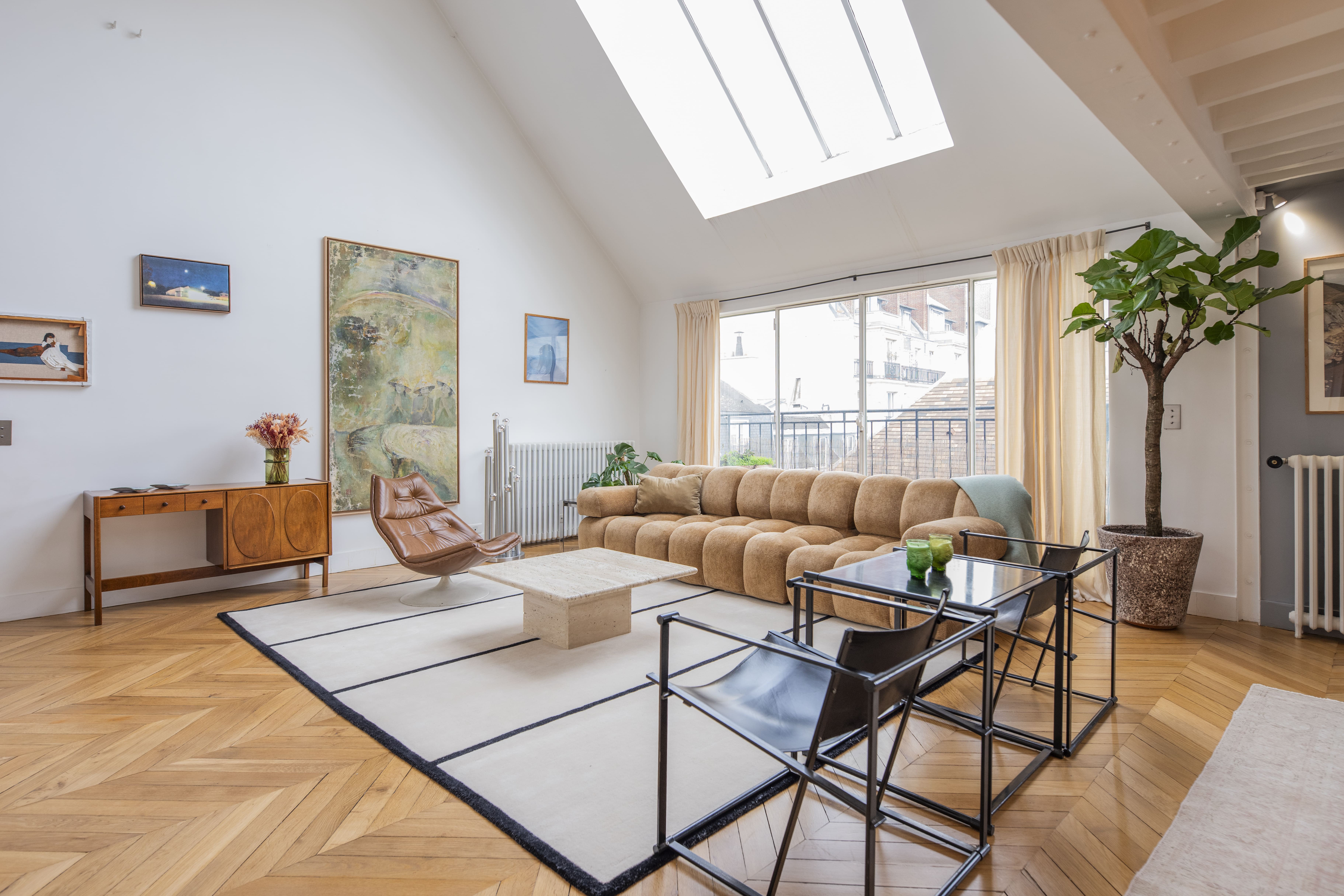 Château Marais Paris Le Marais 4: Luxury 3-Bedroom Apartment with Rooftop Views, Le Marais