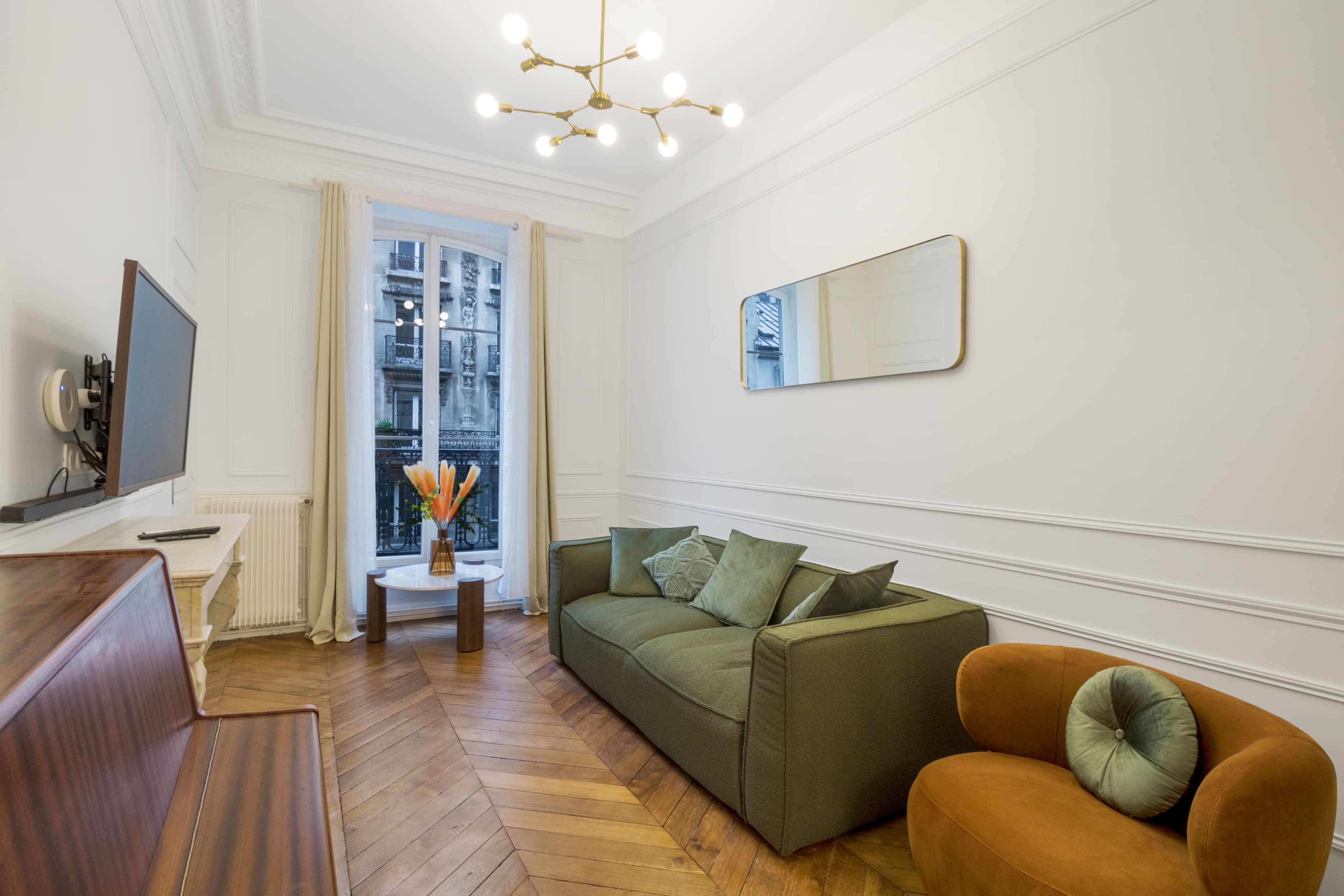 Château Martin Oberkampf: Spacious 4-Bedroom Luxury Apartment in Vibrant Paris