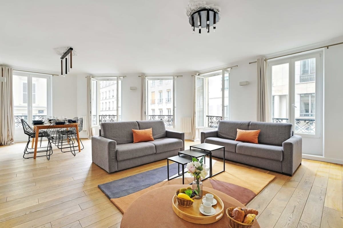 Château Maubeuge Paris: Spacious 4-Bedroom Family-Friendly Apartment, Grands Boulevards