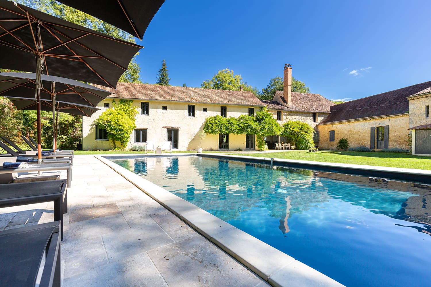 Château Millstream Dordogne: Exquisite 6-Bedroom Villa with Saltwater Pool in Dordogne
