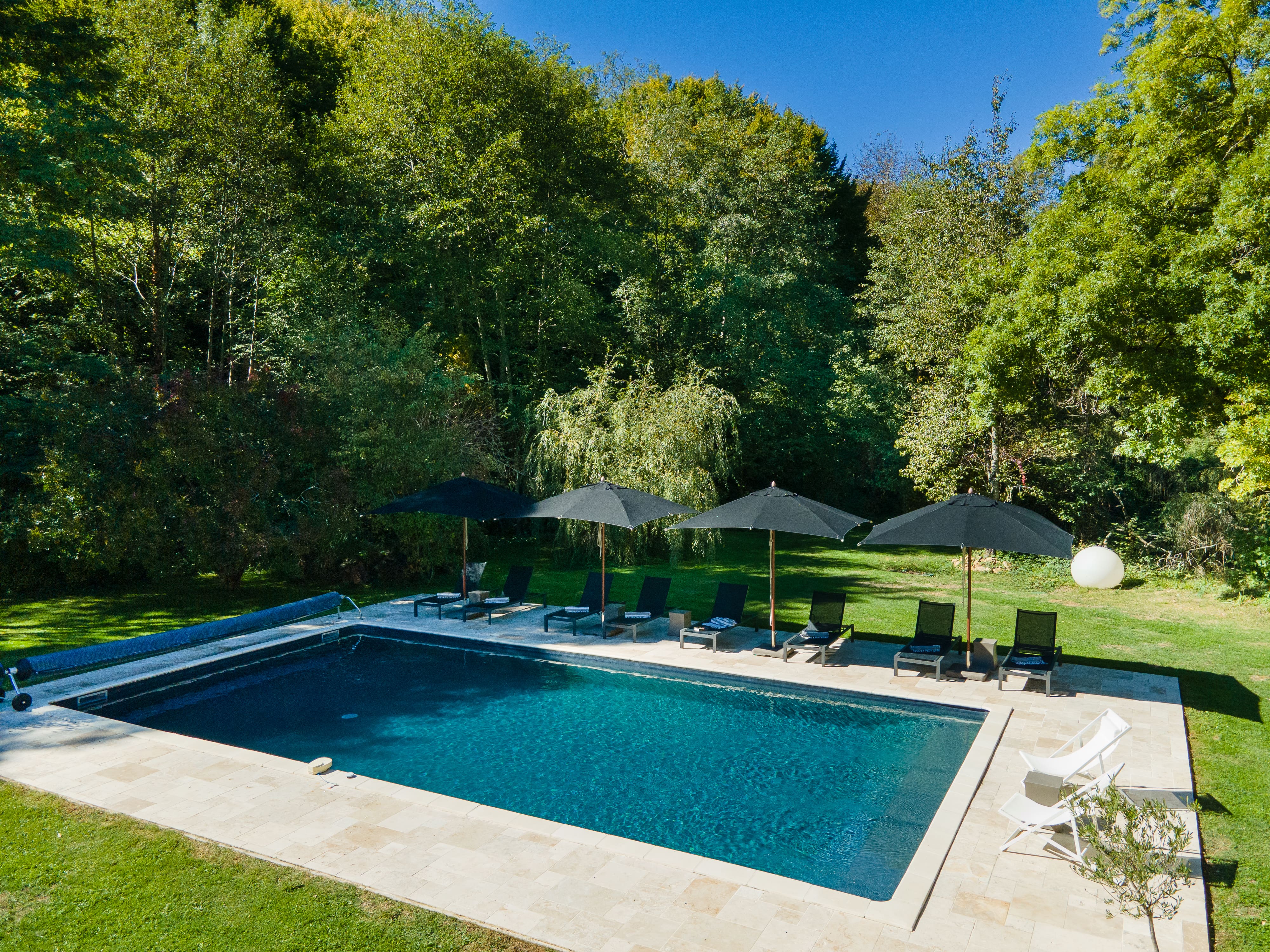 Château Millstream Dordogne: Exquisite 6-Bedroom Villa with Saltwater Pool in Dordogne