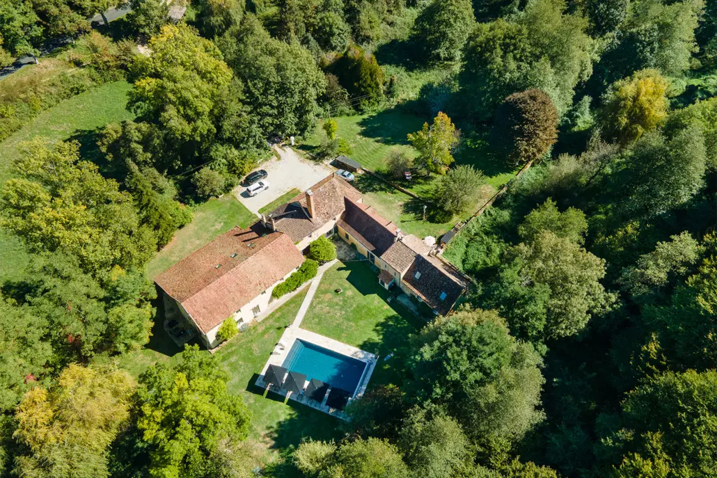 Château Millstream Dordogne: Exquisite 6-Bedroom Villa with Saltwater Pool in Dordogne