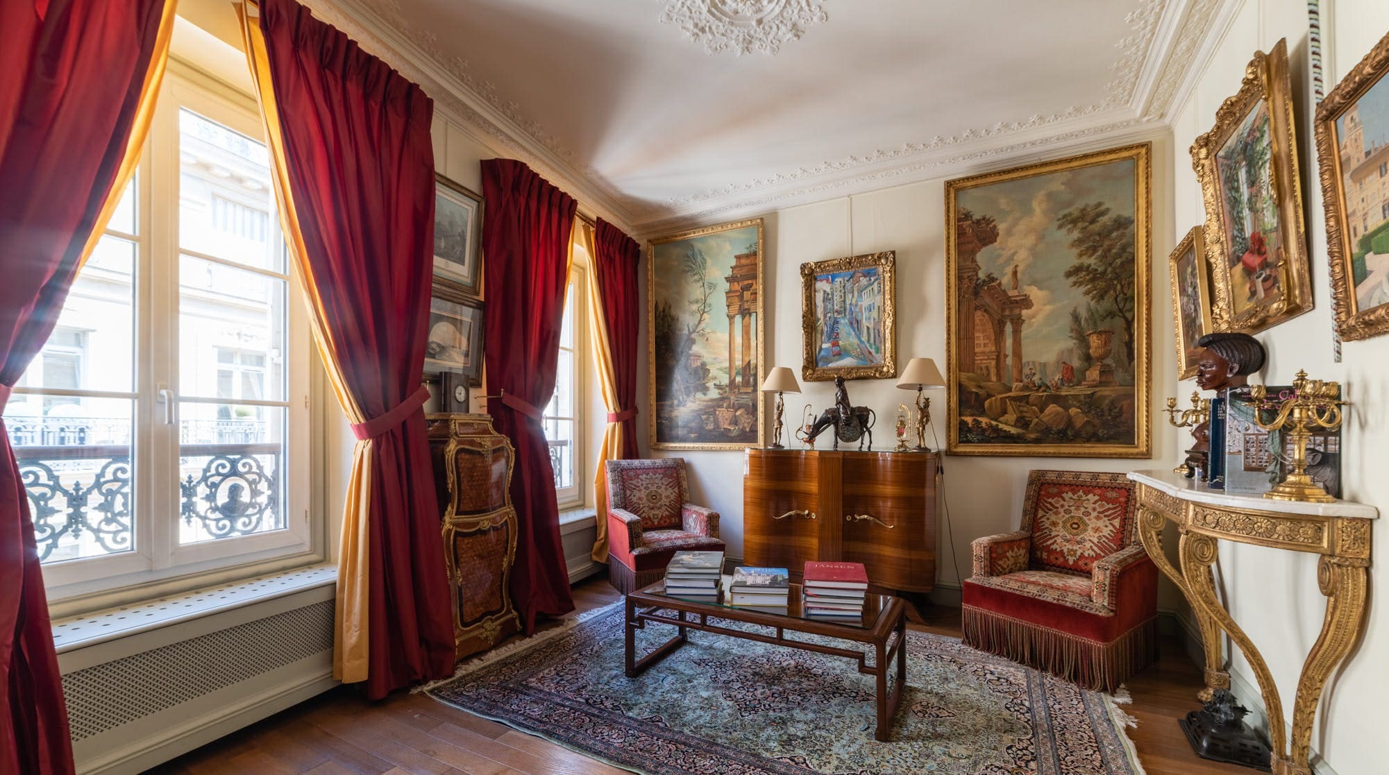 Château Miromesnil Paris: Elegant 1-Bedroom Apartment with Air-Con and Family-Friendly Features, Paris