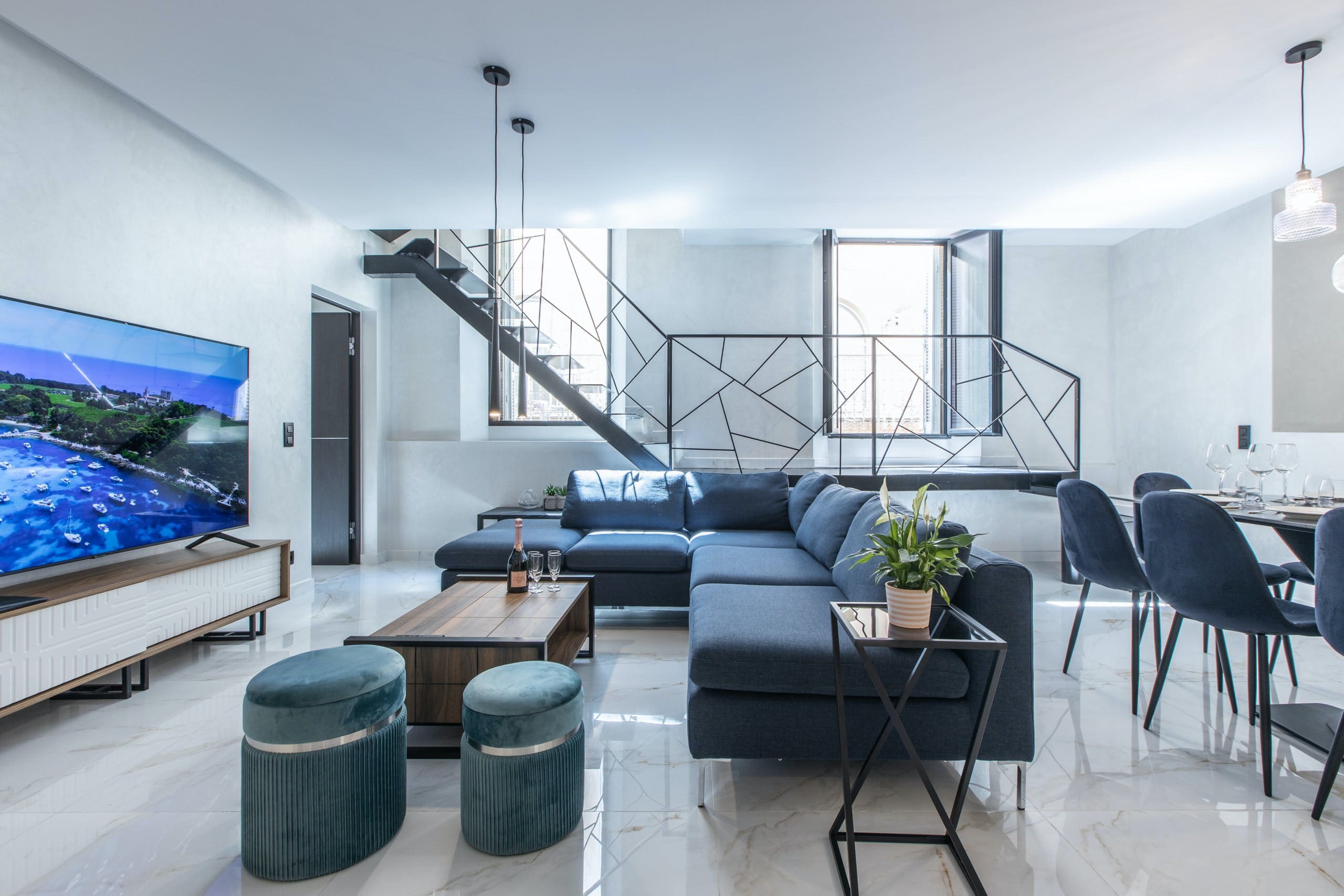 Château Mistral Cannes Cannes 18: Luxury 4-Bedroom Apartment with Seaview, Cannes