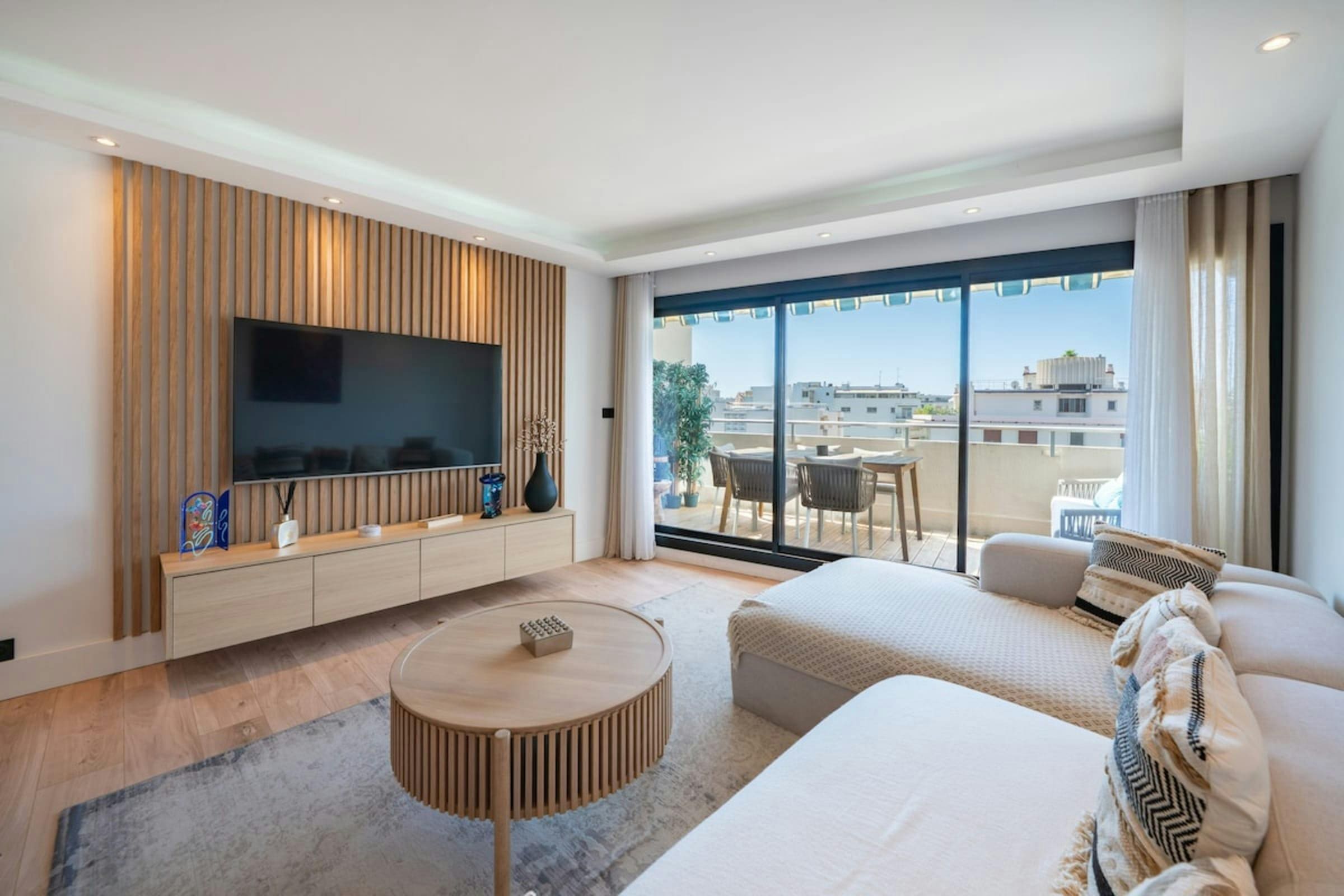 Château Mistral Cannes Cannes 4: Luxury 2-Bedroom Apartment with Sea Views, Cannes