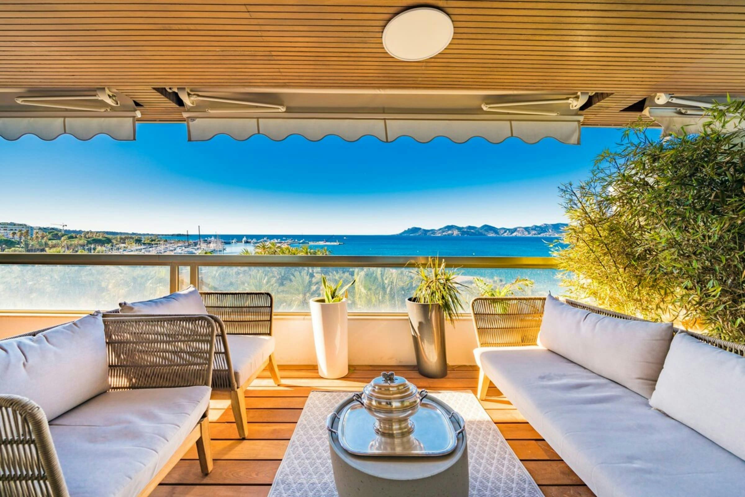 Château Mistral Cannes Cannes: Luxury 3-Bedroom Apartment with Stunning Sea Views, Cannes