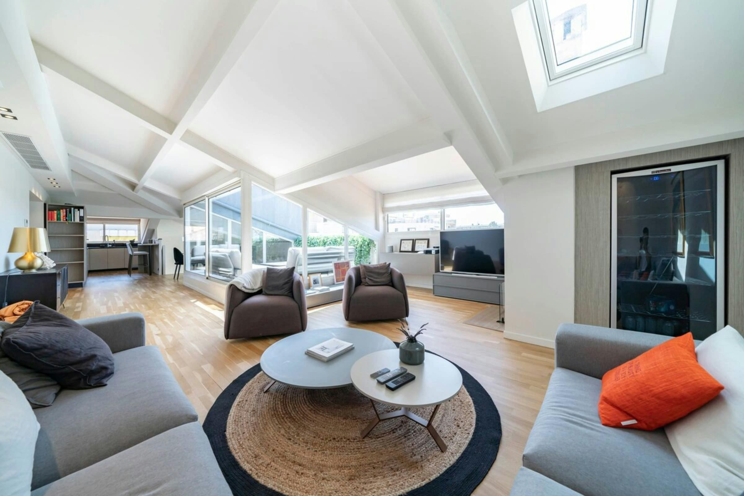 Château Mistral Cannes: Luxury 4-Bedroom Apartment with Seaviews, Cannes