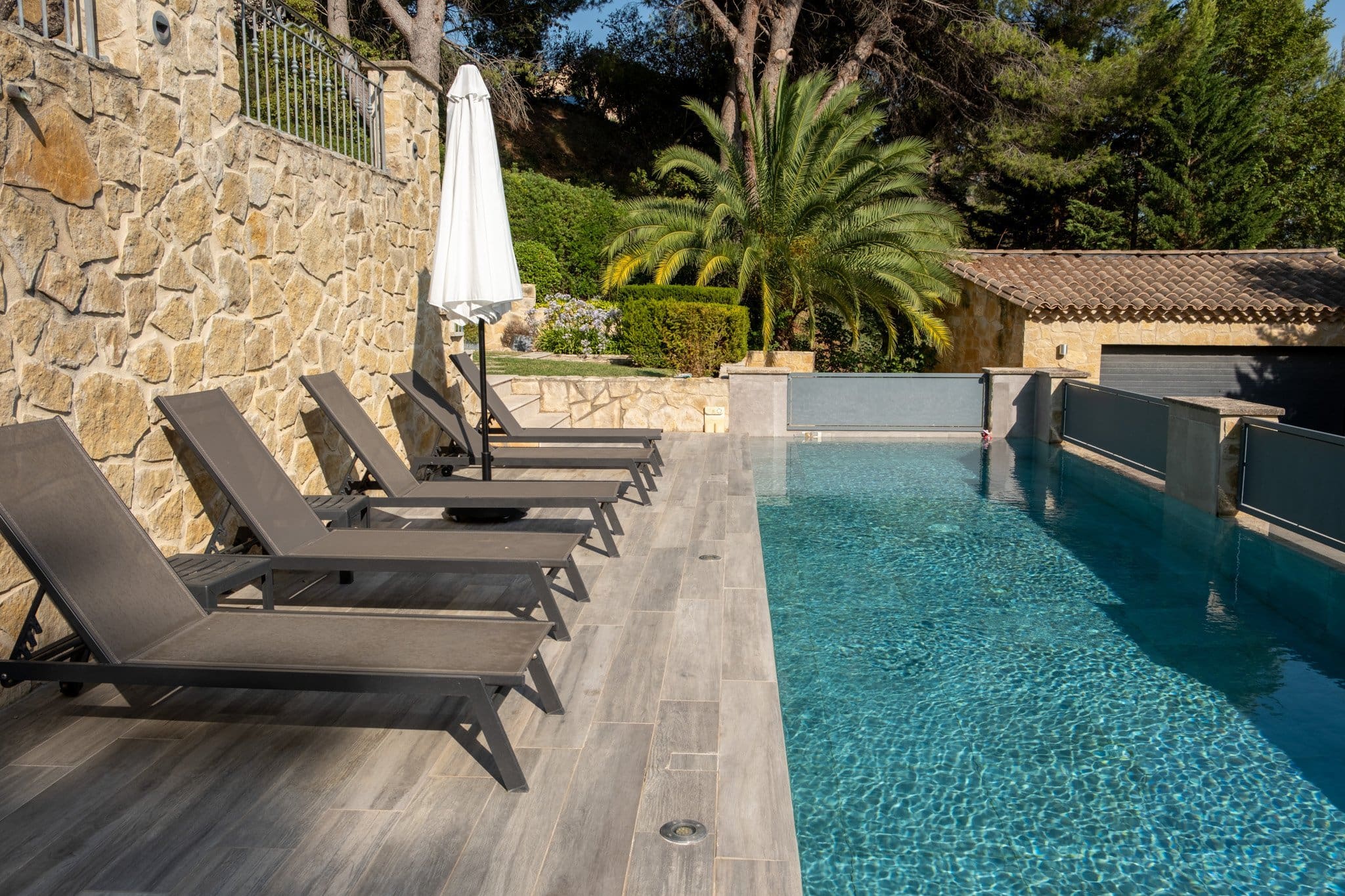 Château Mistral Maussane: Luxury 5-Bedroom Villa with Heated Pool, Arles