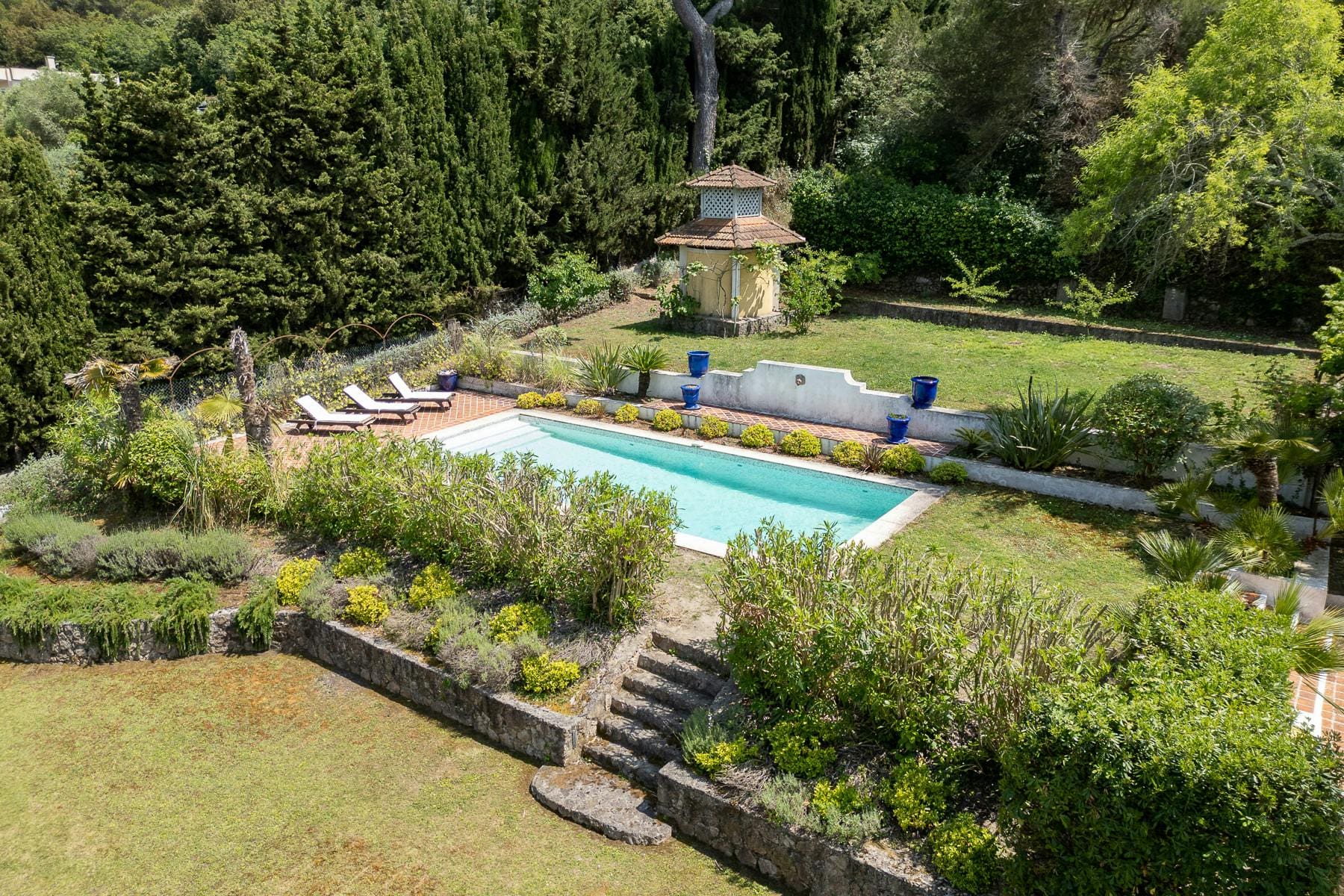 Château Mistral Nice: Luxury 5-Bedroom Villa with Mediterranean Garden, Nice