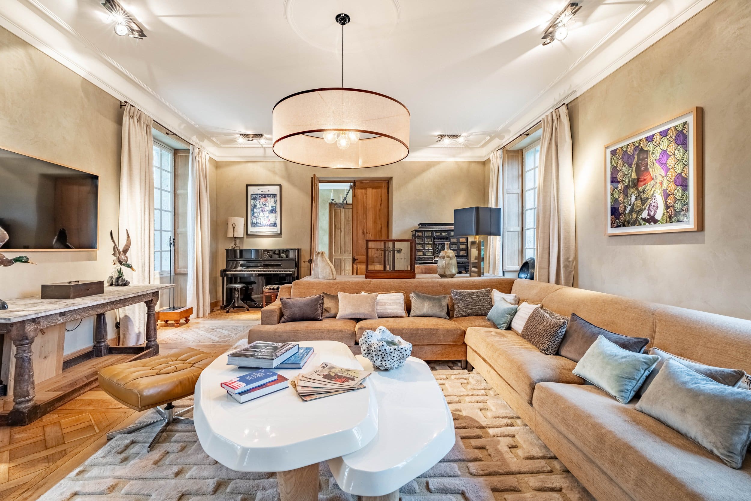 Château Mistral Rambouillet: Spacious 8-Bedroom Château with Pool in Yvelines Countryside