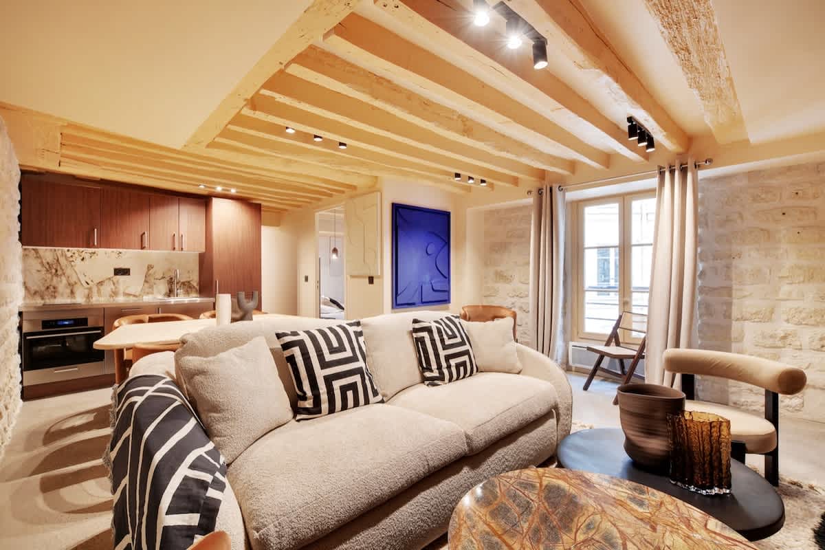 Château Mistral Saint Germain: Elegant 3-Bedroom Apartment with Family-Friendly Features, Paris