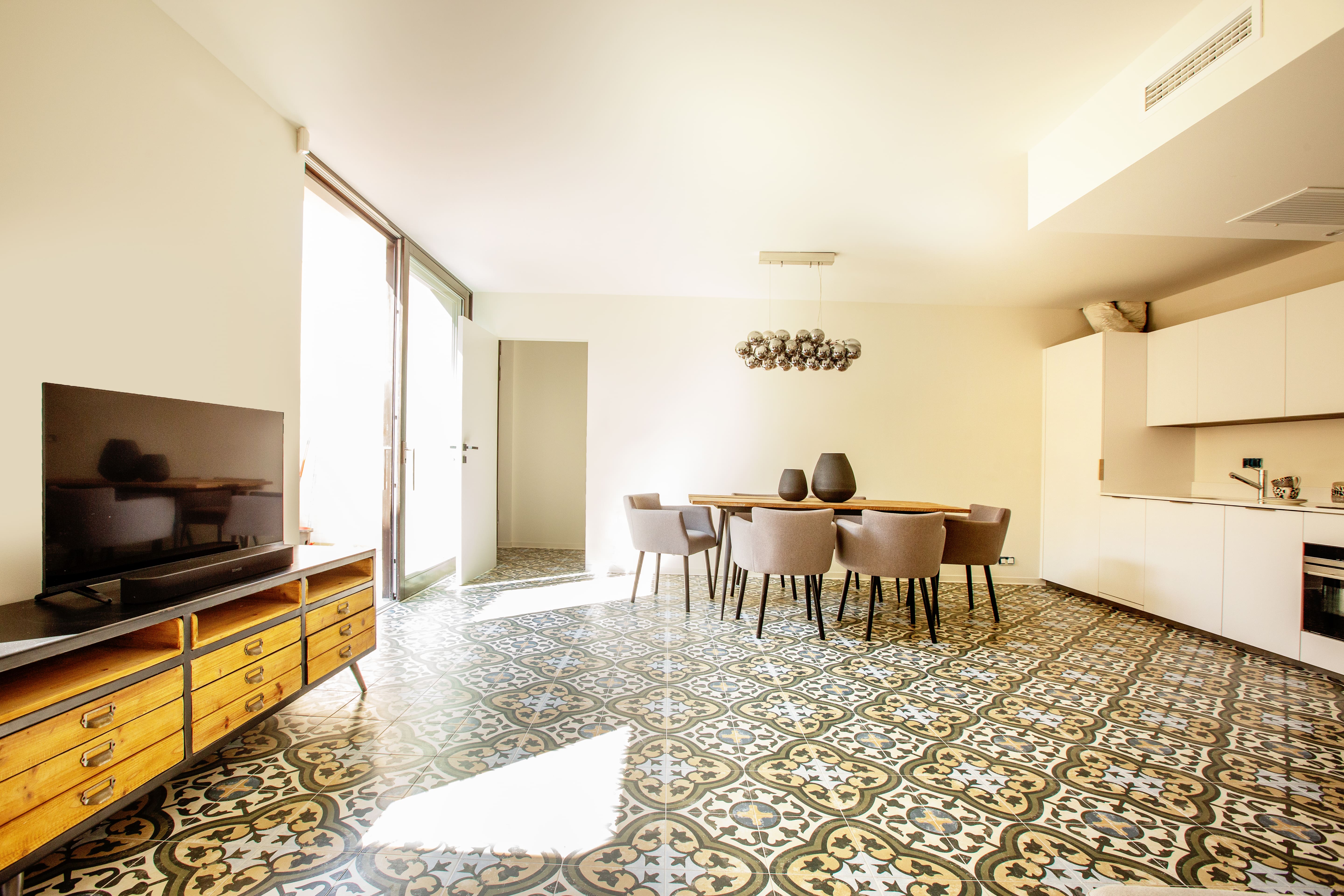 Château Mistral Saint-Tropez Saint-Tropez 13: Modern 3-Bedroom Apartment with Stunning Seaview, Saint-Tropez