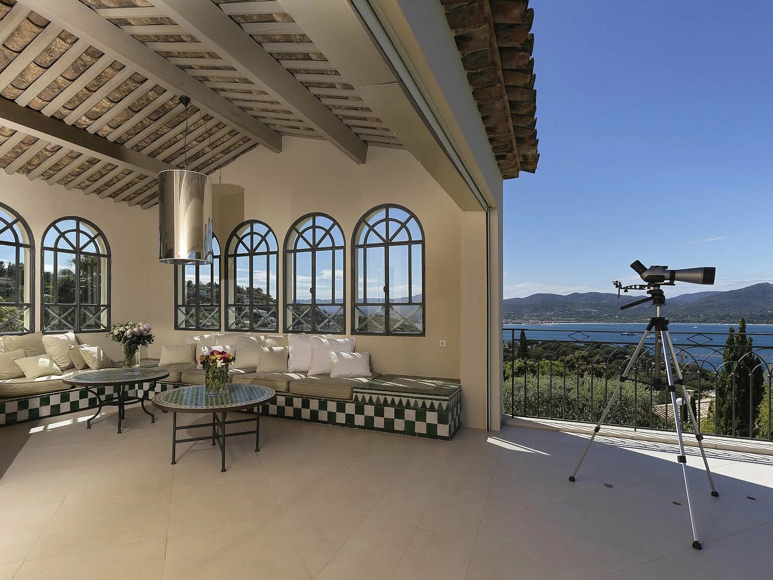 Château Mistral Saint-Tropez Saint-Tropez 9: Luxury 3-Bedroom Apartment with Infinity Pool and Seaview, Saint-Tropez