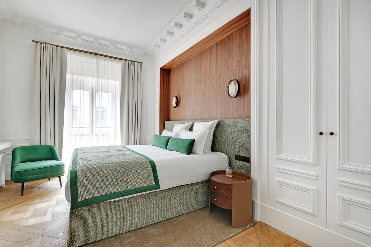 Château Molière Paris: Luxury 2-Bedroom Apartment with Elegant Decor, Paris