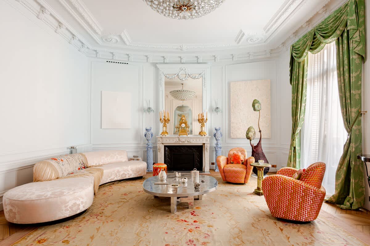 Château Monceau Paris: Elegant 2-Bedroom Luxury Apartment with Designer Interiors, Paris