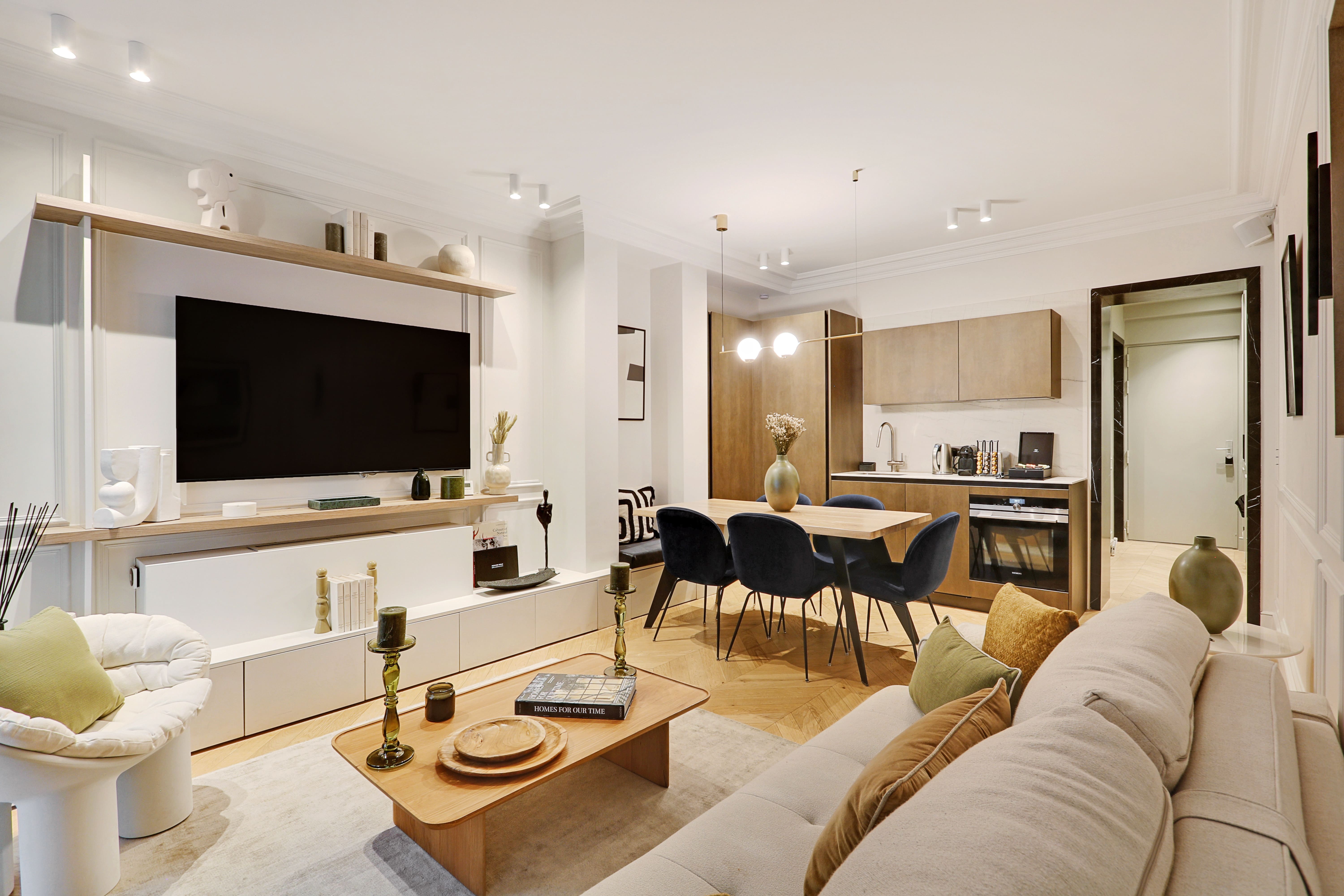 Château Monceau Paris Monceau – Ternes 5: Elegant 2-Bedroom Apartment with Air-Con and Family-Friendly Features, Paris