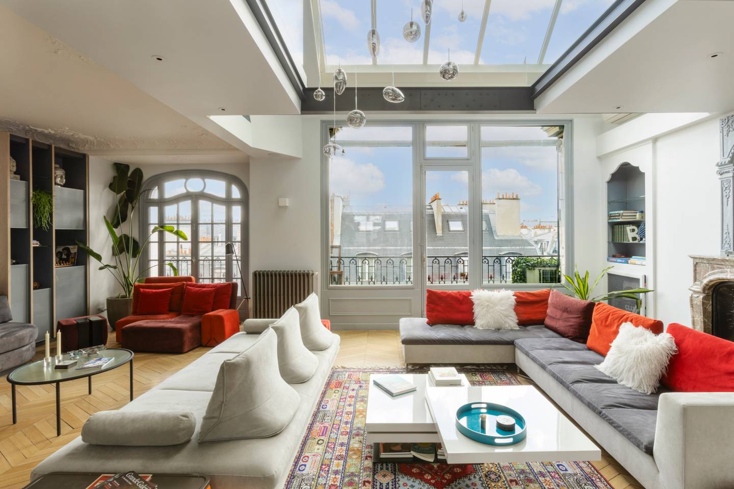 Château Monceau Paris Monceau – Ternes 8: Elegant 4-Bedroom Apartment with Air-Con and Mezzanine Office, Paris