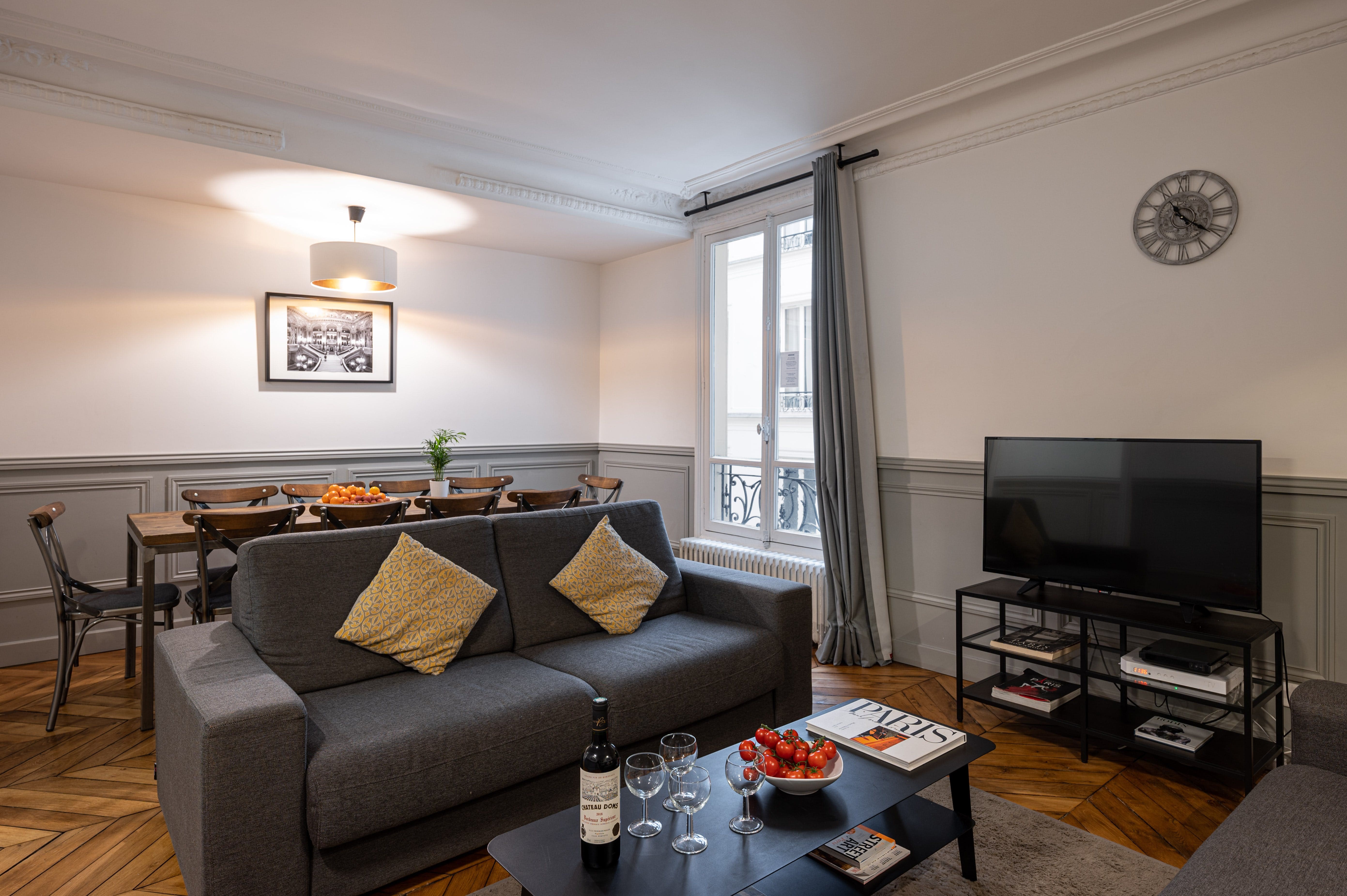 Château Montholon Paris: Spacious 4-Bedroom Apartment Ideal for Families, Paris