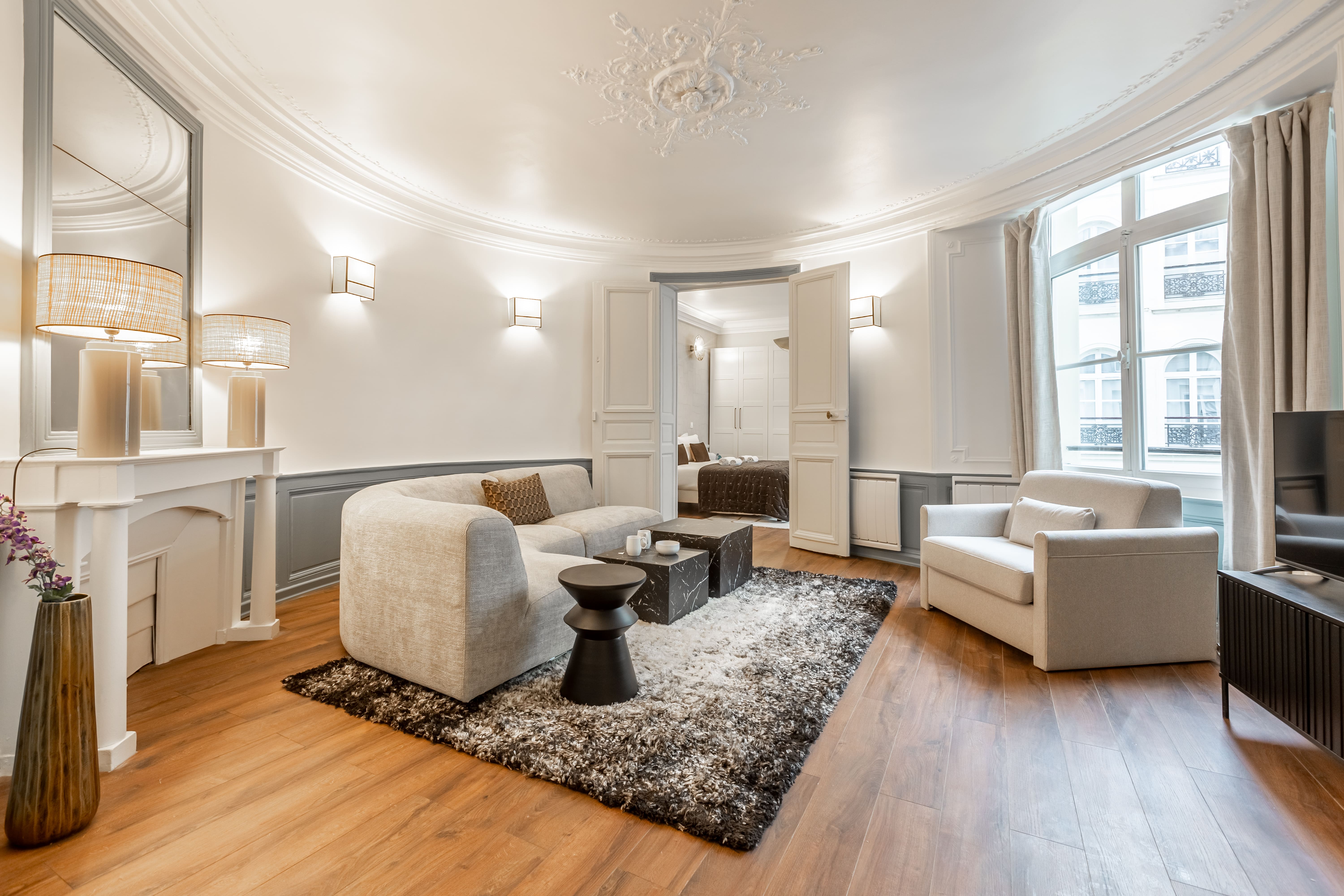 Château Montmartre Paris Grands Boulevards 2: Sophisticated 2-Bedroom Apartment with Air-Con, Grands Boulevards