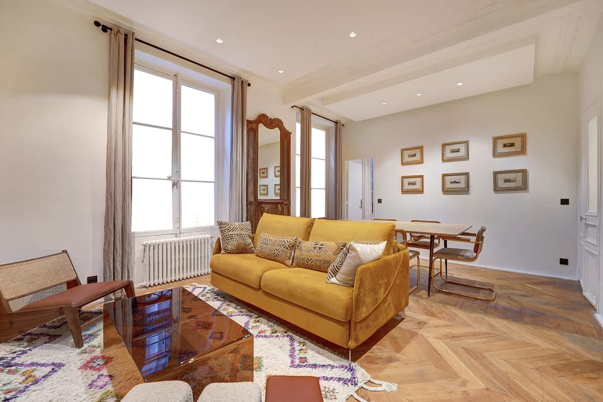 Château Montmartre Paris Grands Boulevards: Charming 3-Bedroom Townhouse with Family-Friendly Amenities, Paris