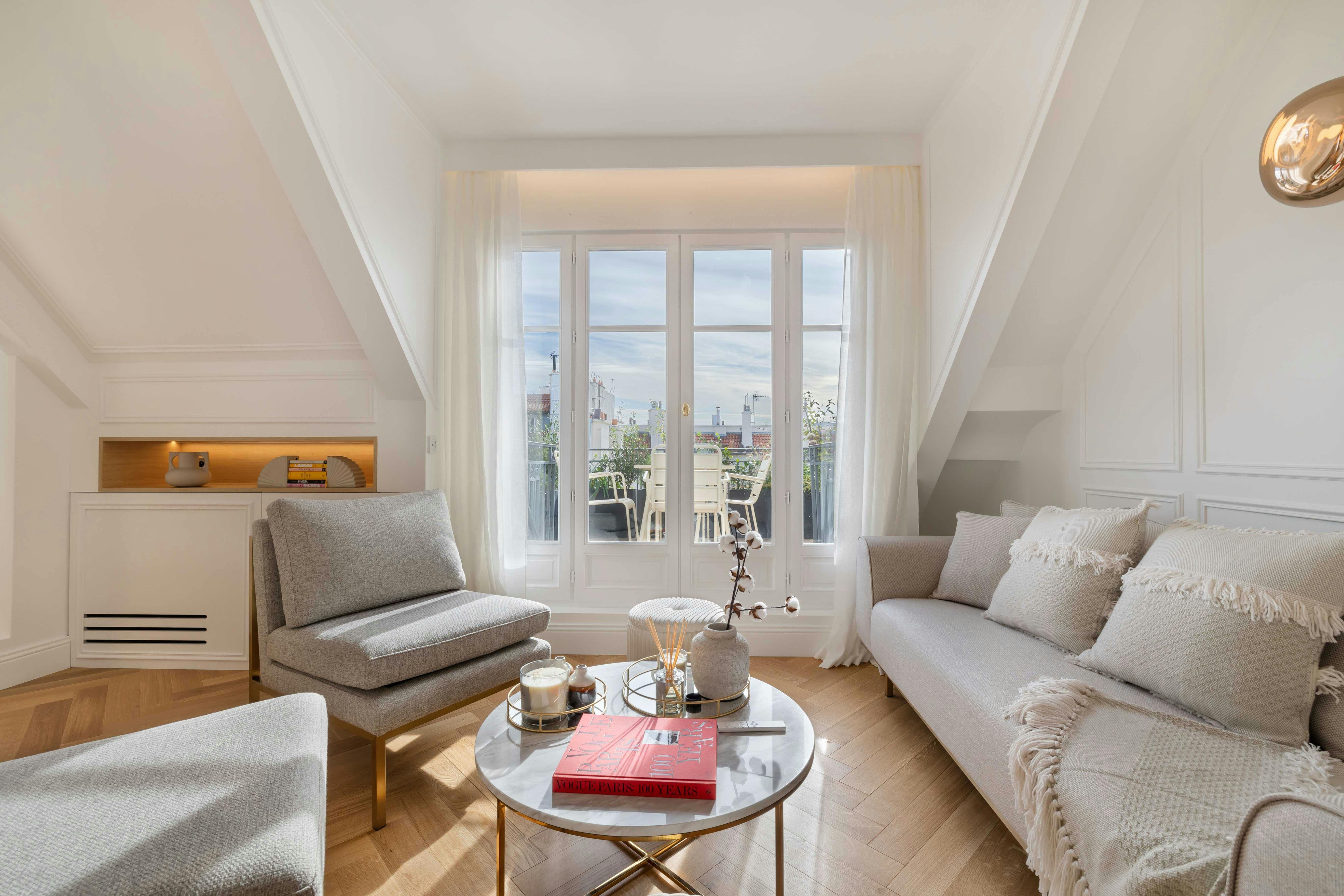 Château Montmartre Paris Montorgueil – Les Halles 5: Luxury 2-Bedroom Apartment with Private Balconies, Montorgueil – Les Halles, Paris
