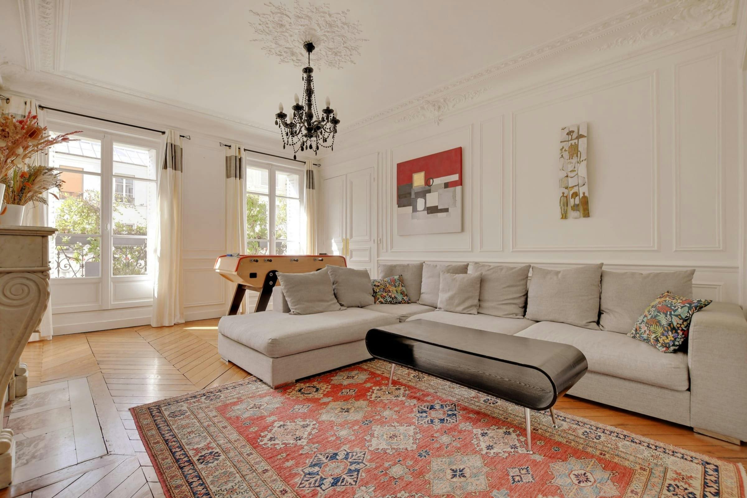 Château Montmartre Pigalle: 3-Bedroom Family-Friendly Apartment with Workspaces, Paris
