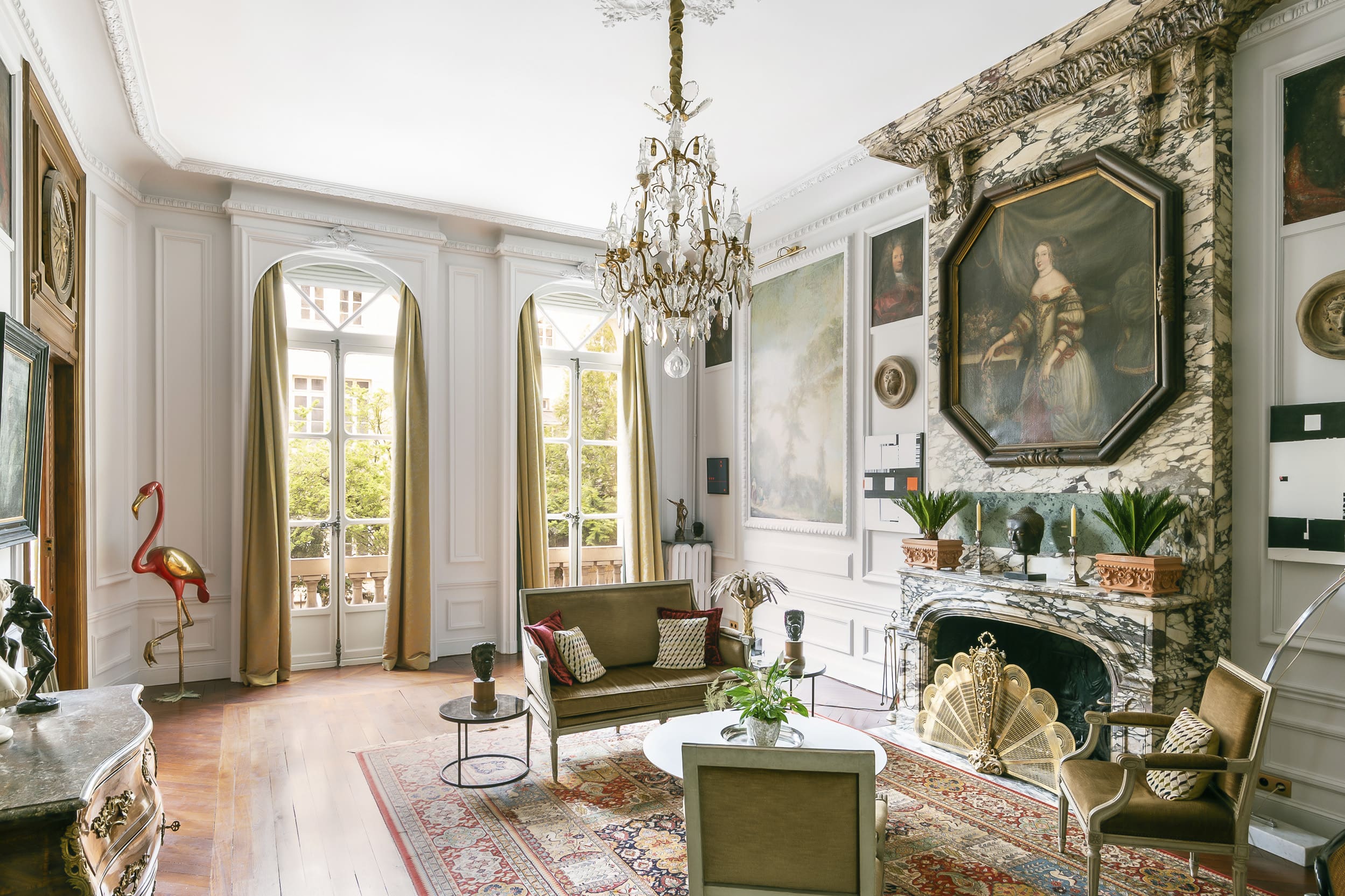 Château Panthéon Paris: Elegant 2-Bedroom Apartment with Classic Charm, Latin Quarter
