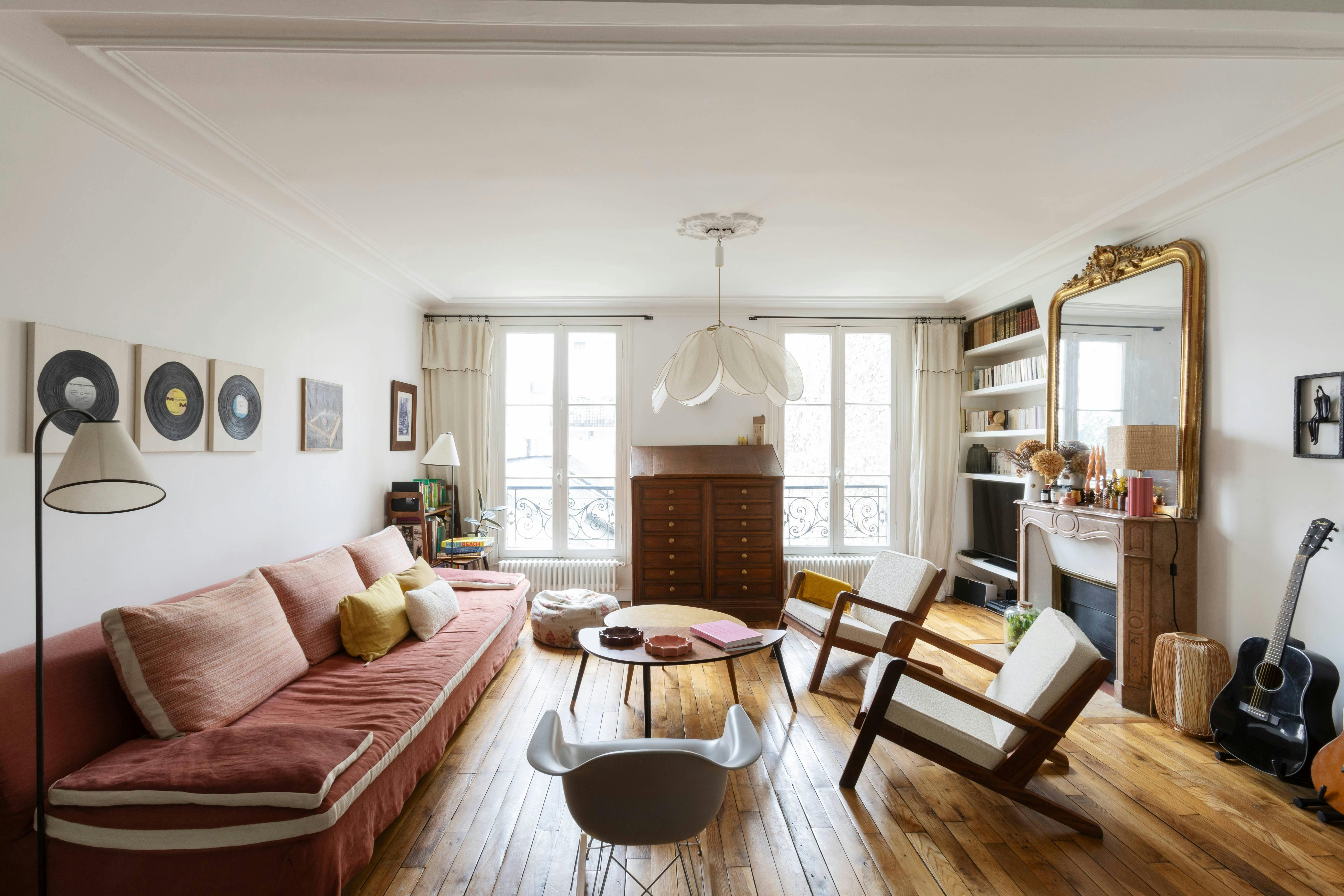 Château Parnasse Paris: Elegant 3-Bedroom Luxury Apartment for Families, Montparnasse