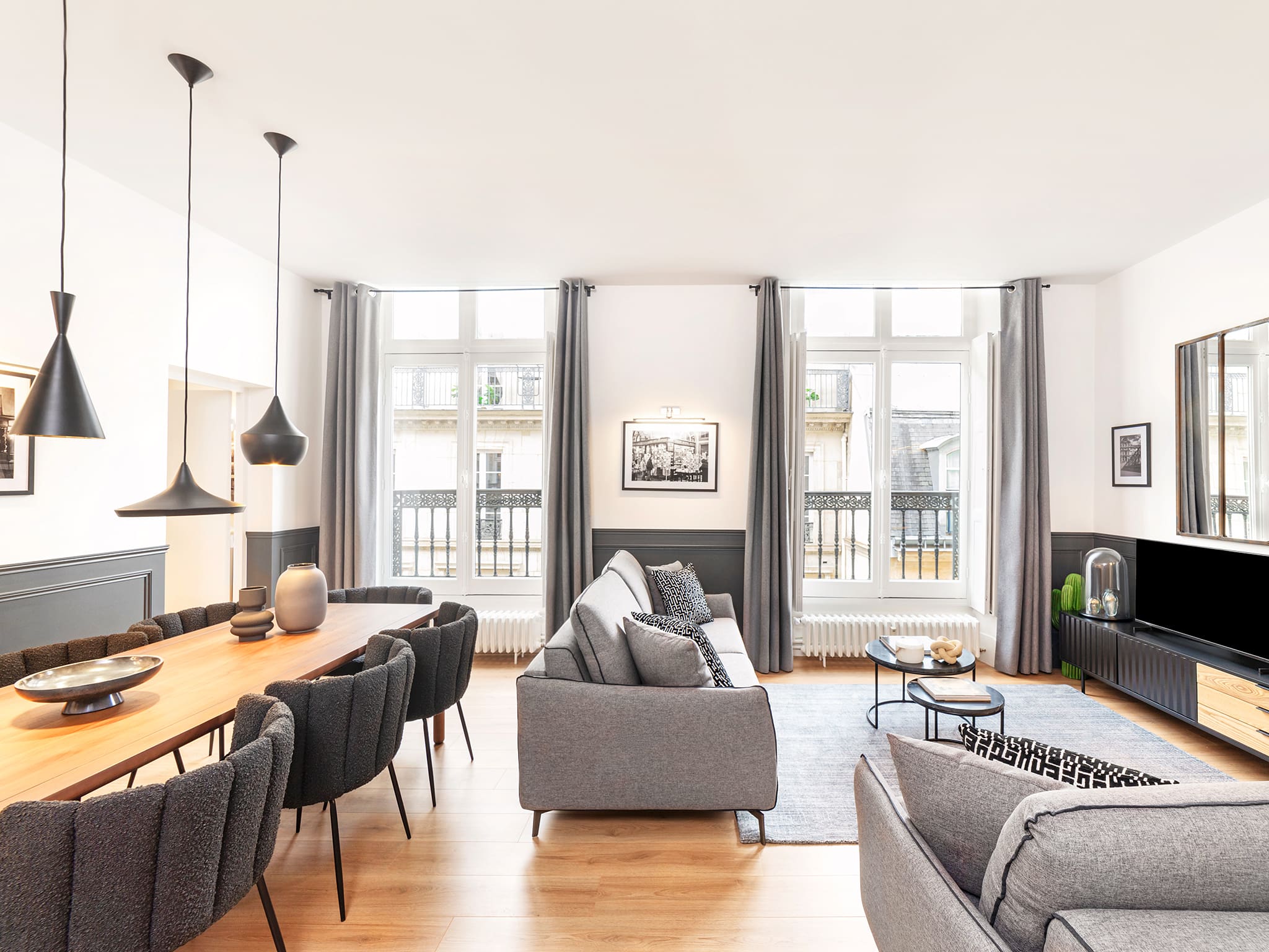 Château Passage Paris: Elegant 3-Bedroom Apartment with Air-Con, Grands Boulevards