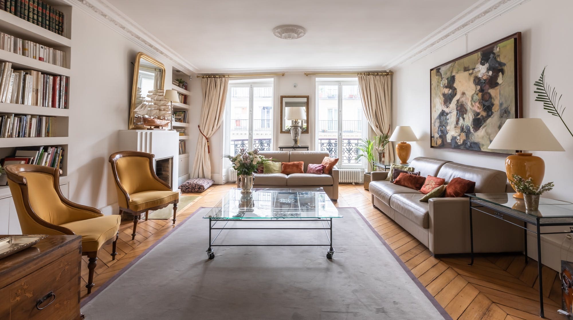 Château Passage Paris Opéra – Madeleine – Grands Magasins: Elegant 2-Bedroom Apartment Above Passage Verdeau, Paris