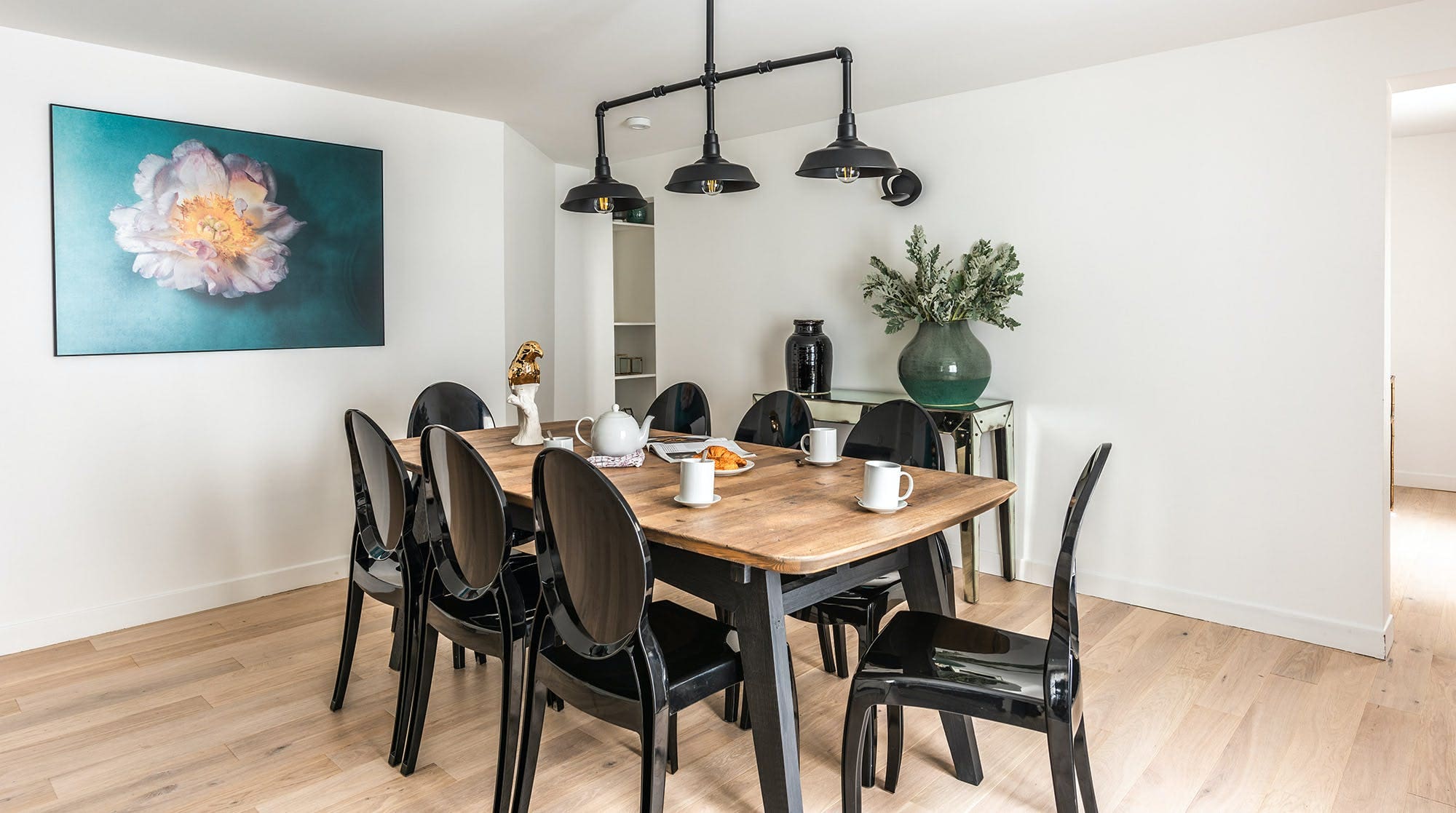 Château Passages Paris: Luxury 3-Bedroom Apartment with Family-Friendly Features, Grands Boulevards