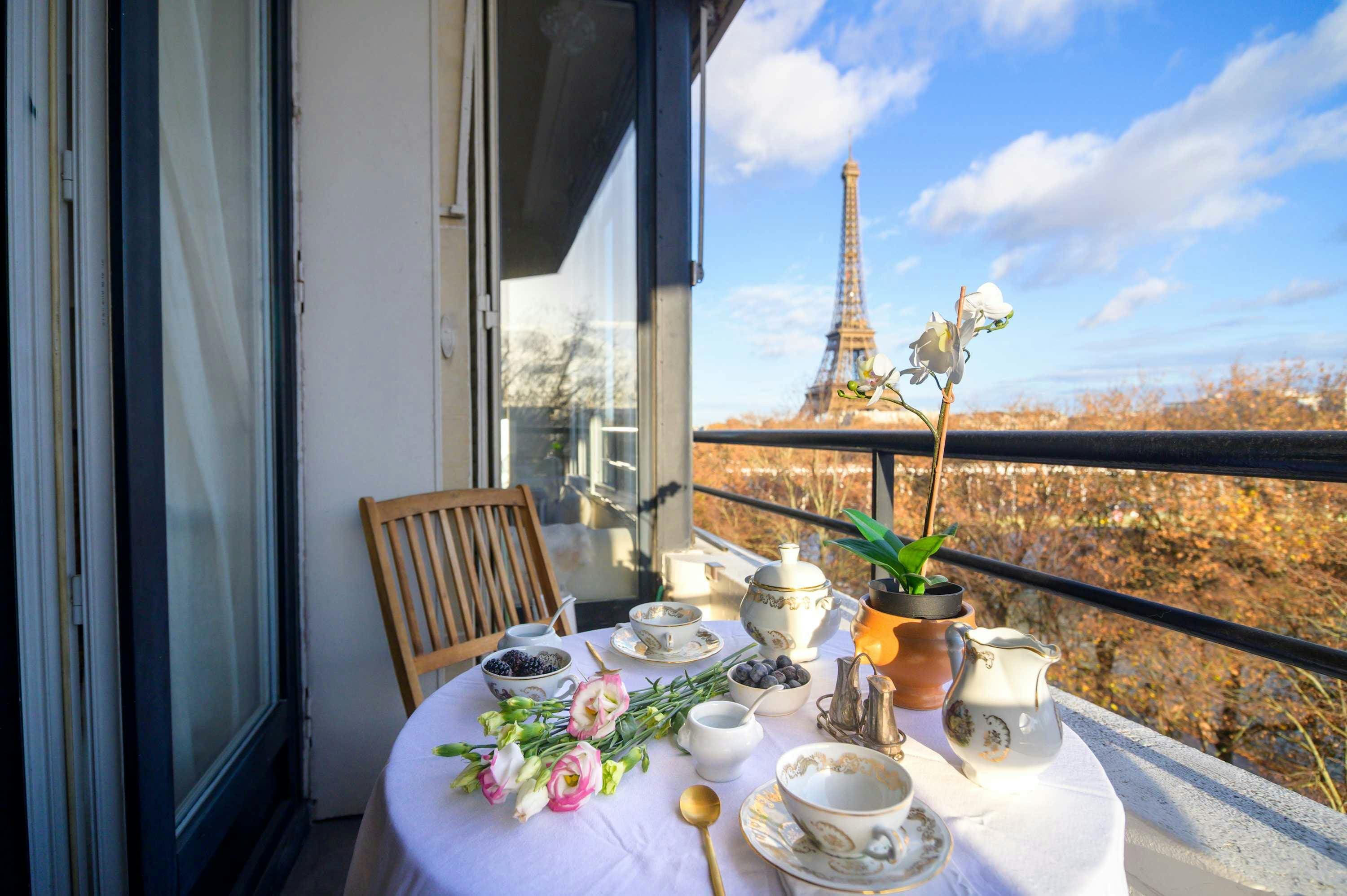 Château Passy Paris Eiffel Tower: Charming 2-Bedroom Townhouse with Eiffel Tower Views, Paris